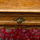 Table de chevet ou table d’appoint en chêne de style rococo, vers les années 1930