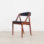 Ensemble de quatre chaises en teck, design danois, années 1970, designer : Kai Kristiansen