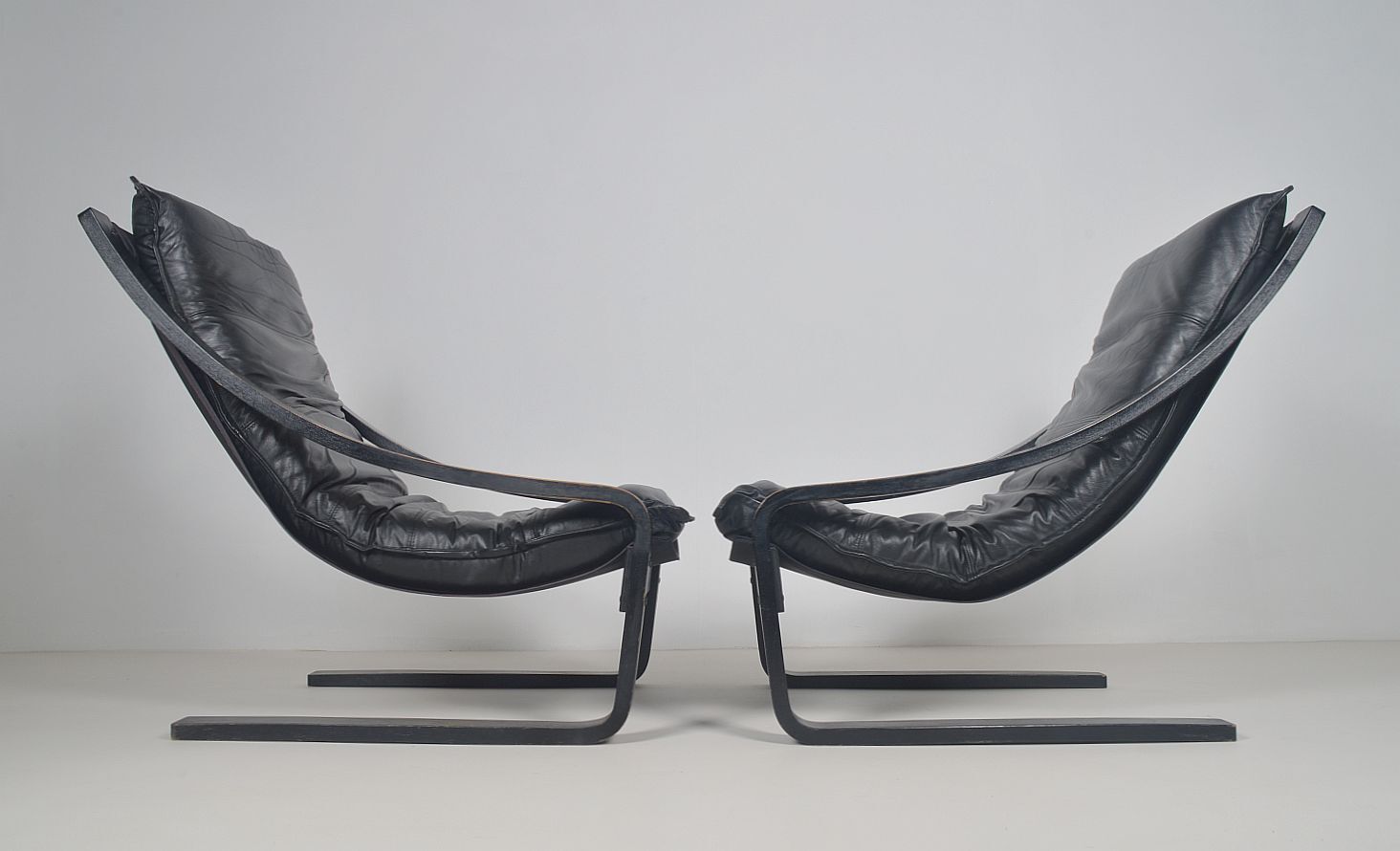 Set of Scandinavian lounge seats with leather cushions, 1970s