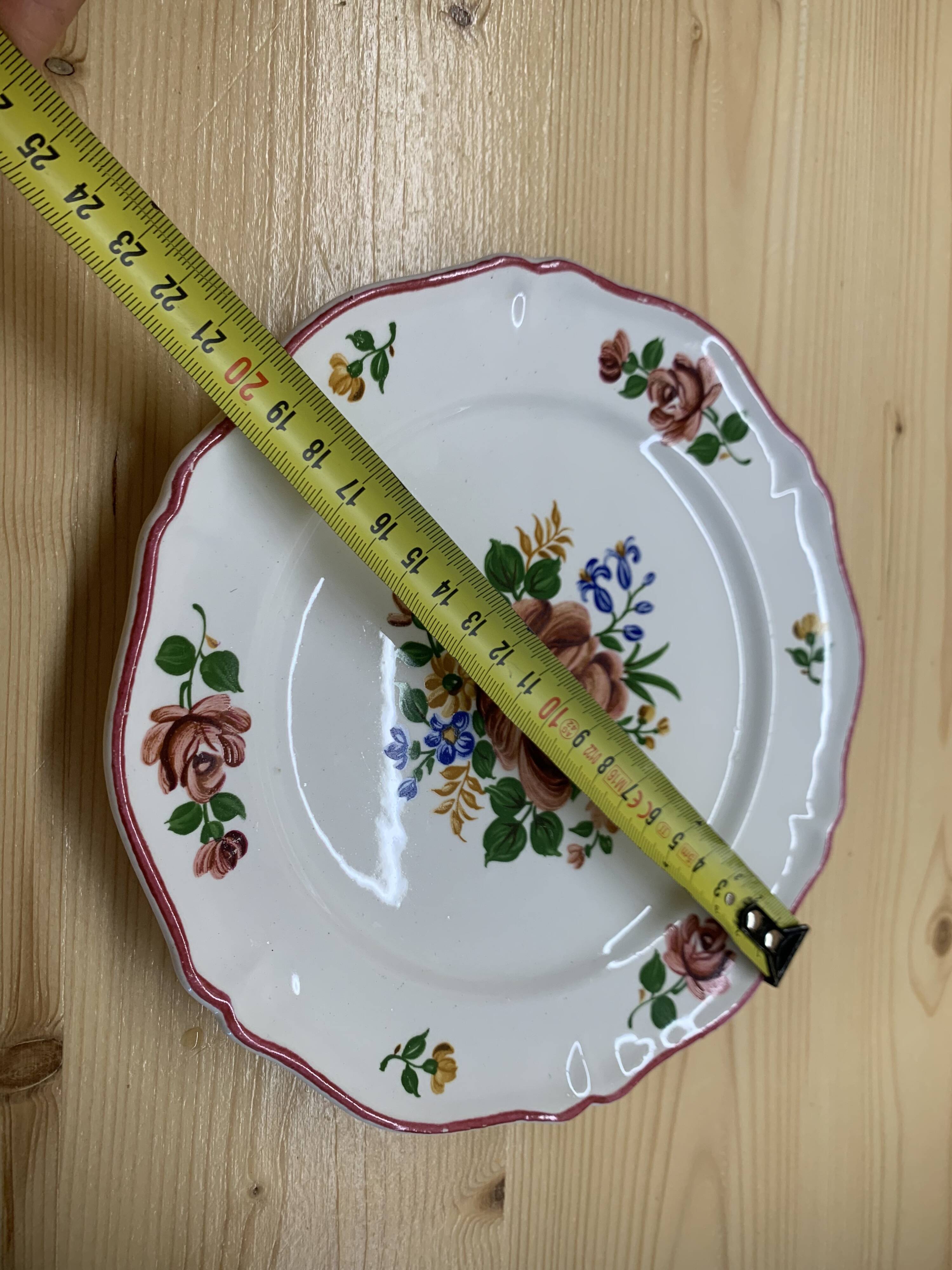 6 vintage Saint Amand dessert plates