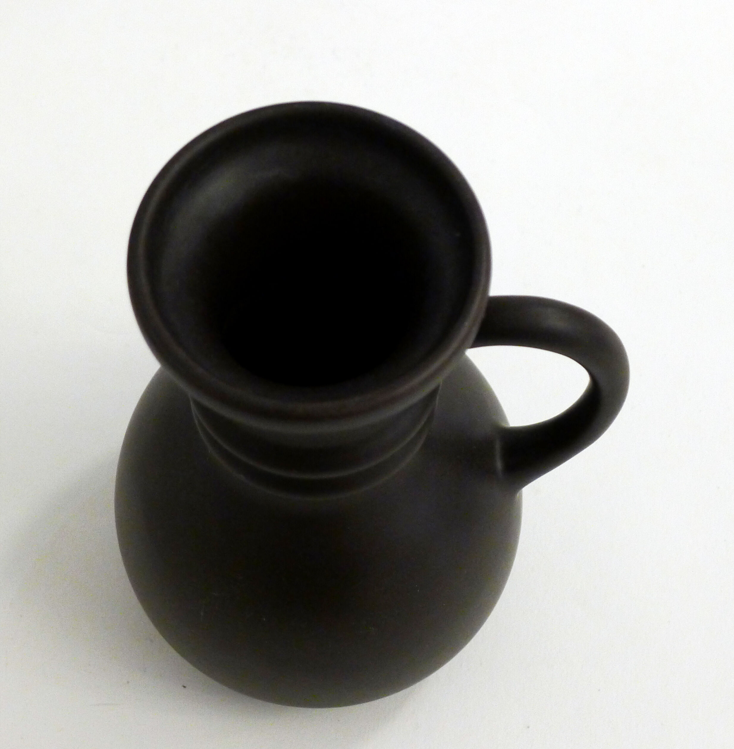 Small vase pitcher matte, by Gouda Holland