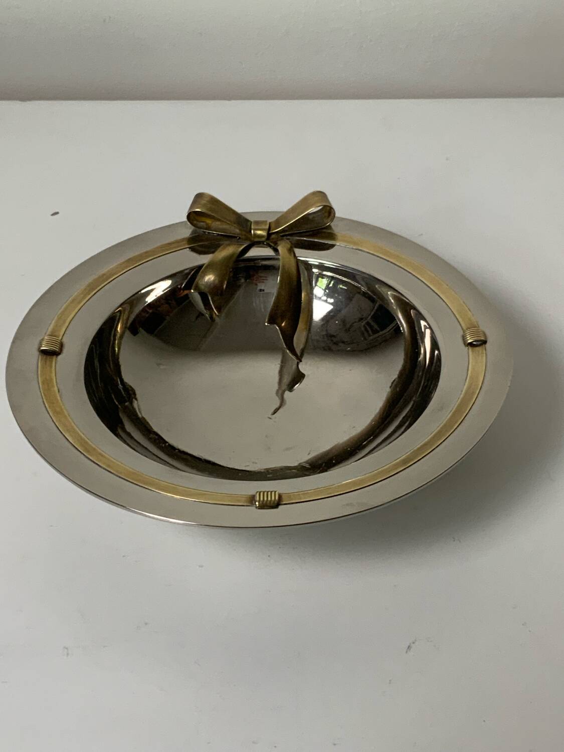 Metal pocket emptier