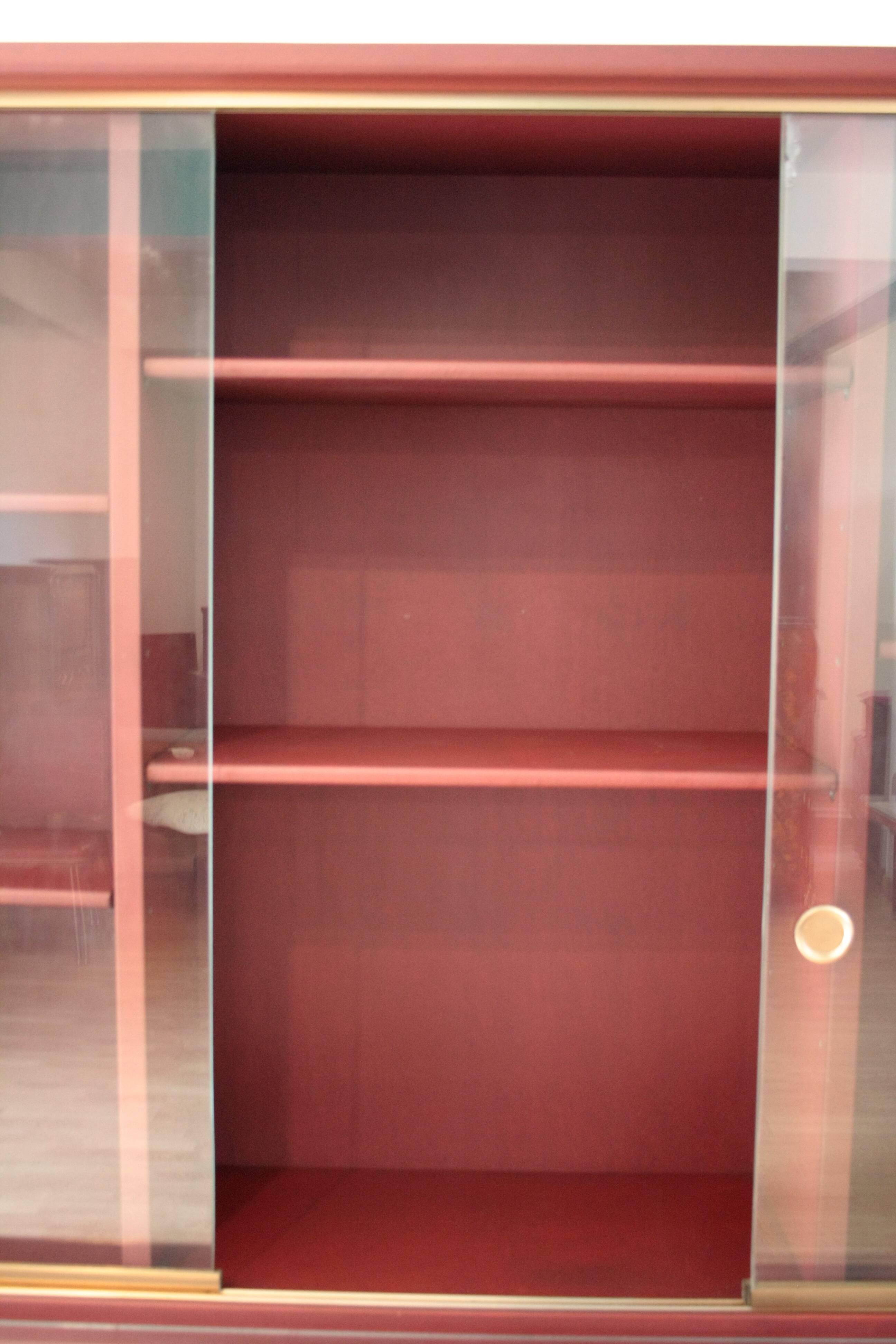 Crédence ou bibliothèque à deux sections recouverte de similicuir couleur Bordeaux