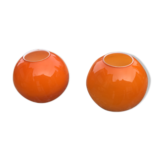 Deux globes suspension opaline orange,  diamètre 30 cm