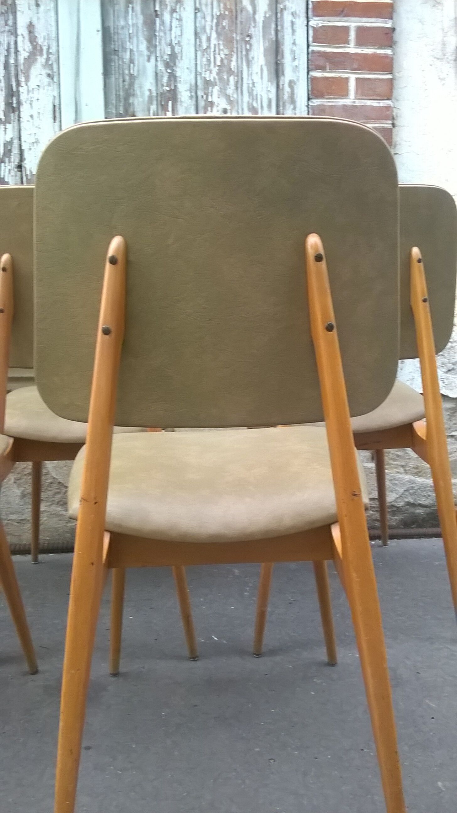 5 chaises style scandinave
