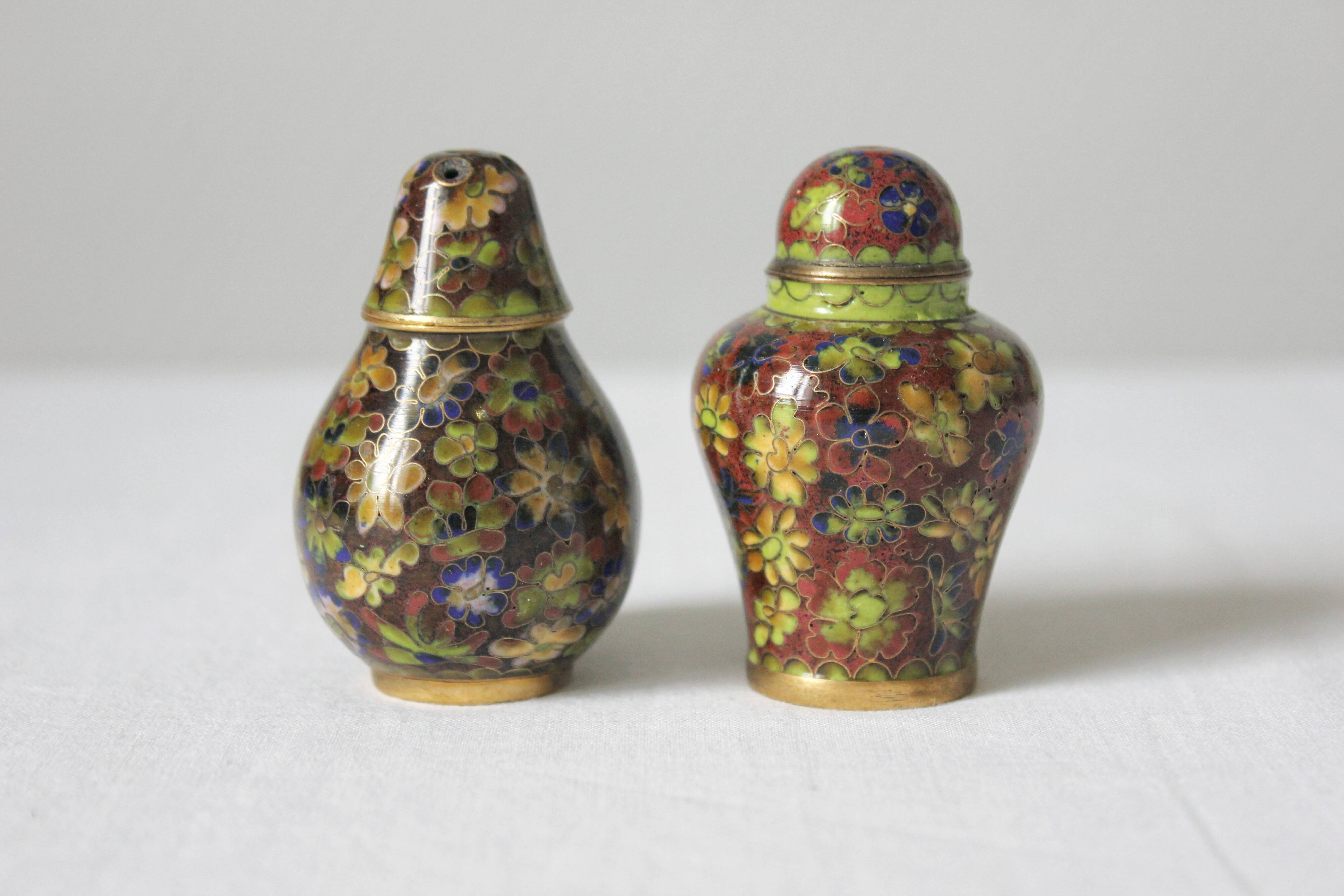 Salt shaker and pepper shaker in brass and vintage cloisonné enamel