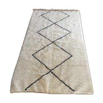 Black 250x143cm Beni Ouarain white geometric patterned carpet