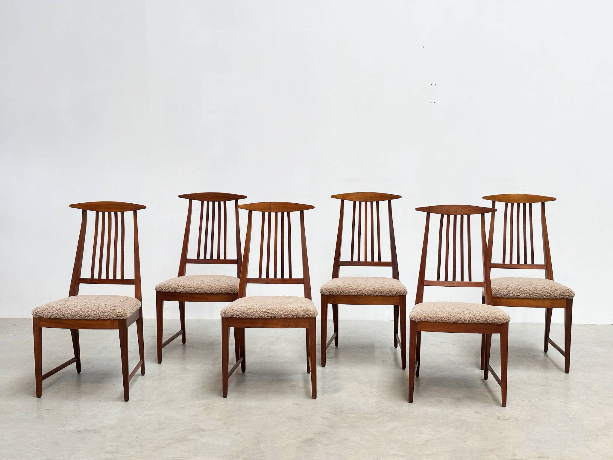 Set of six elegant Italian dining chairs