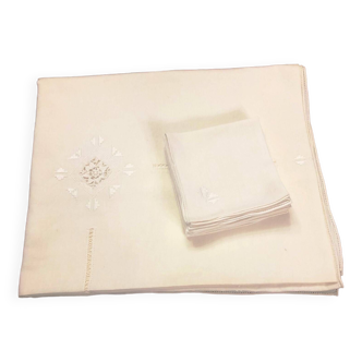Old embroidered and openwork tablecloth with its 6 napkins
