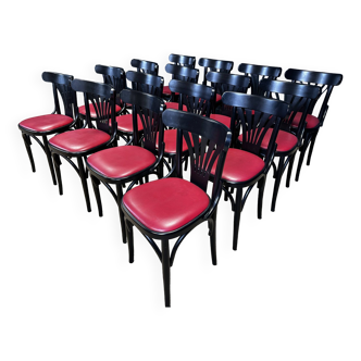 Lot de 16 chaises bistrot a palmettes noires et skaï rouge France