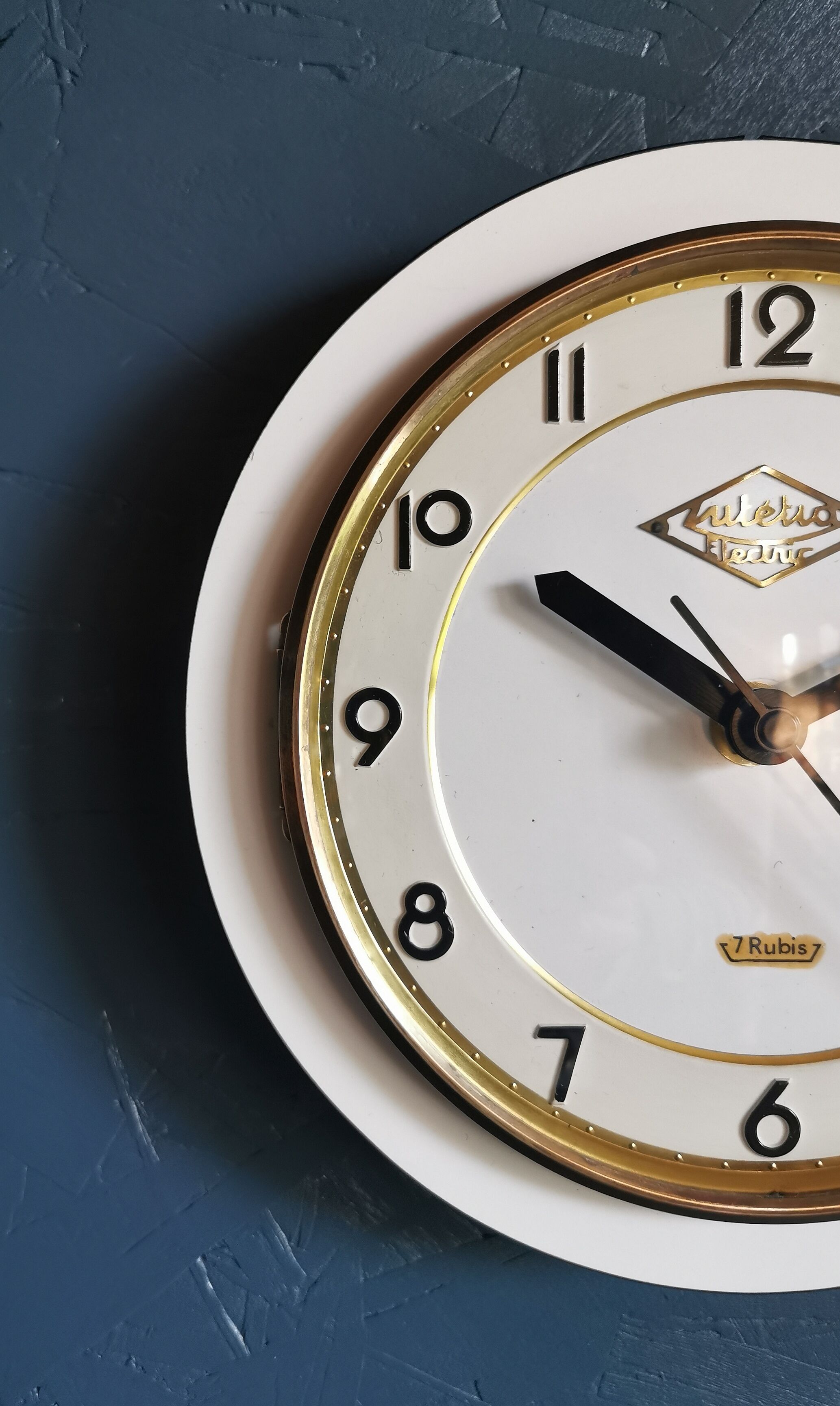 Vintage formica clock round silent wall clock "White Lutetia"