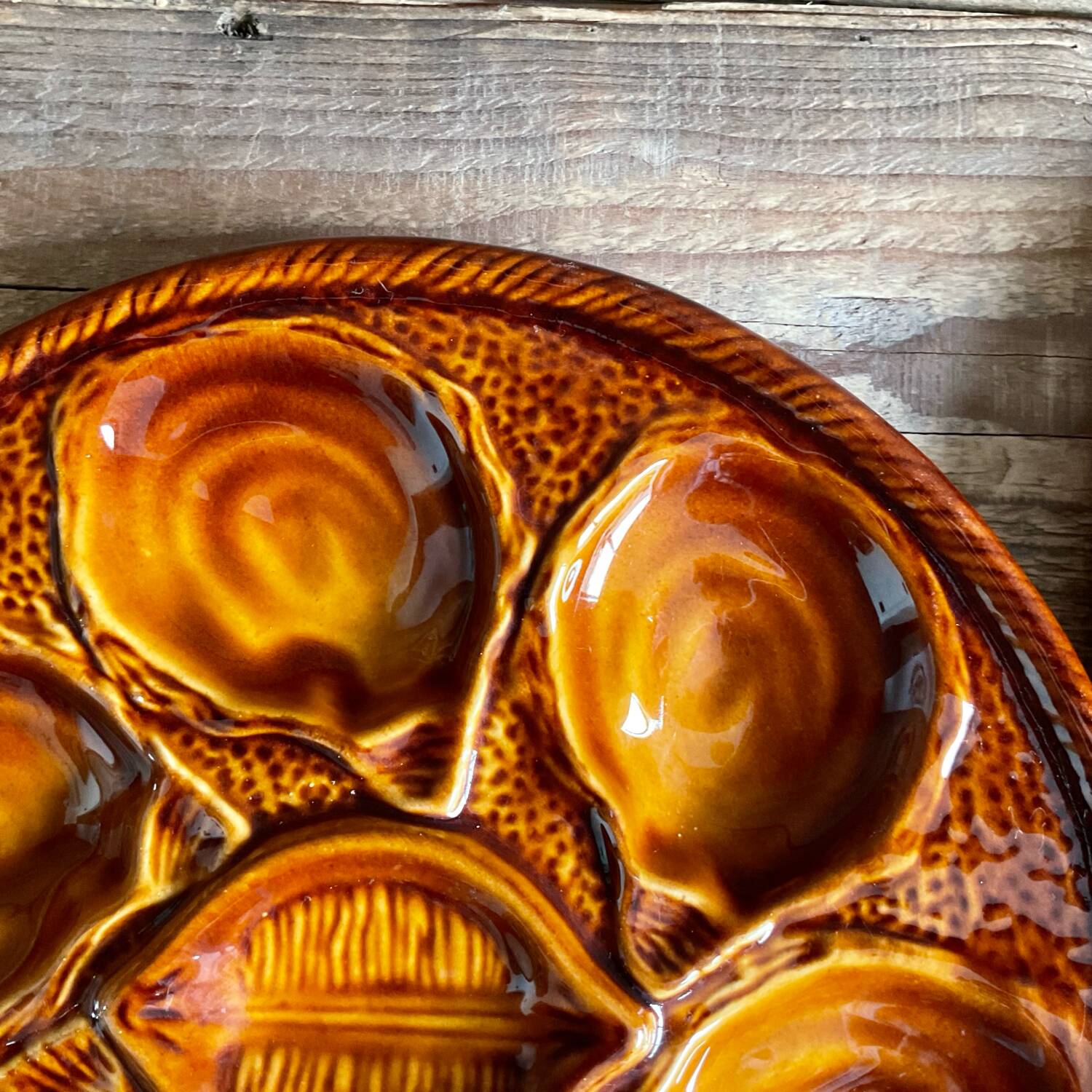 2 St Clément France oyster plates