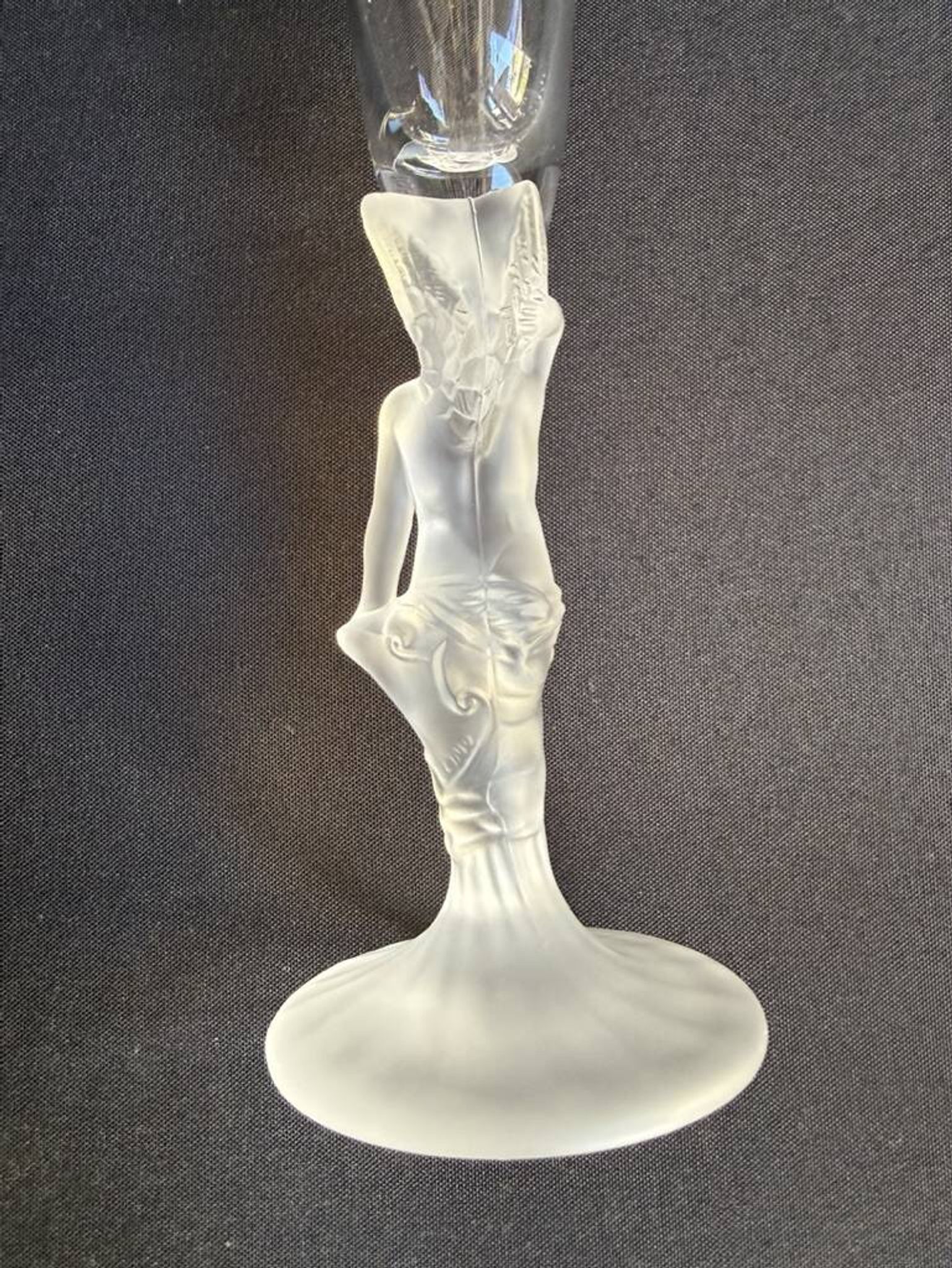 Champagne flutes Amour de Deutz sold in sets of 2.