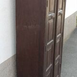 Ancienne armoire en bois foncée
