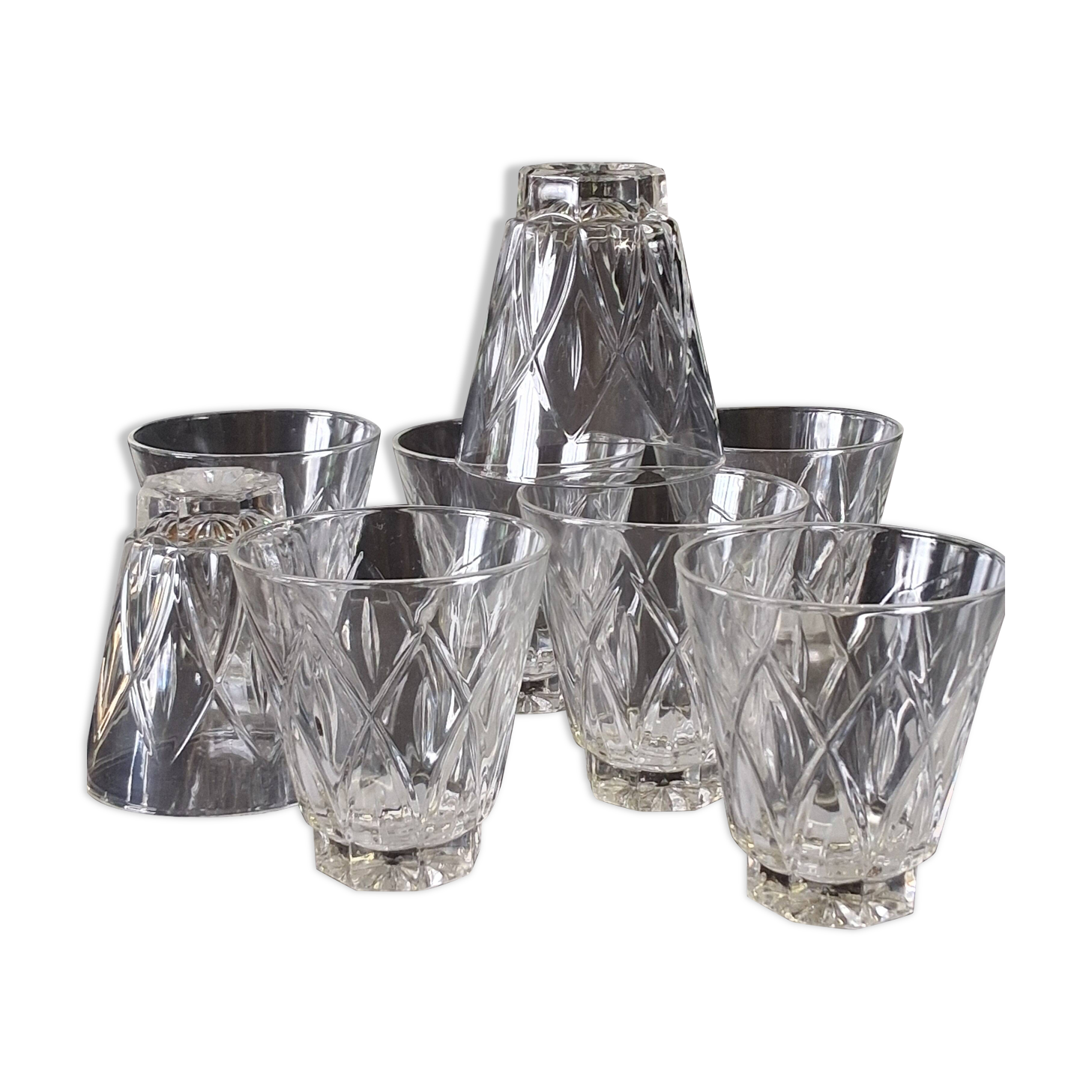 Set of 8 vintage water or digestif glasses in good condition.