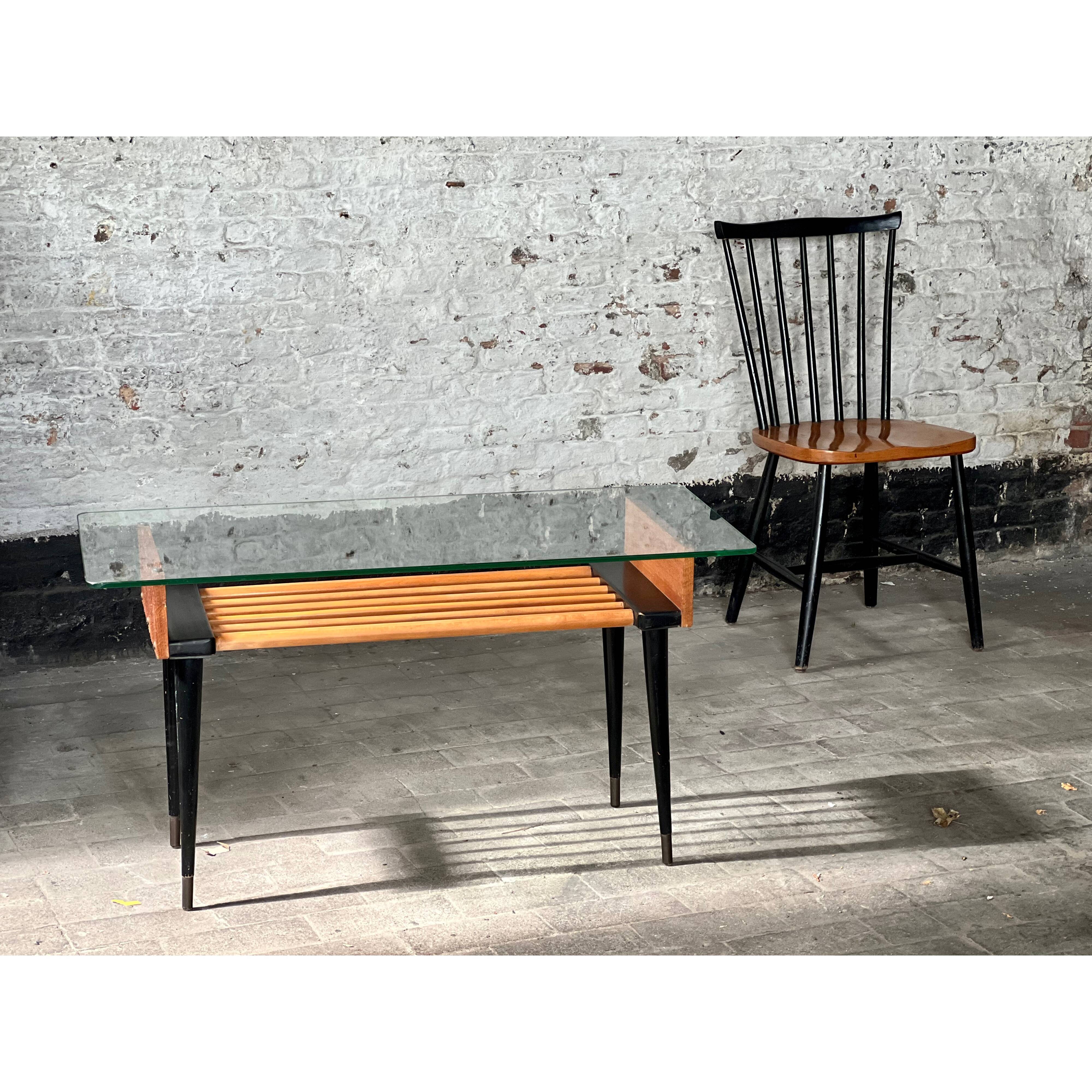 Table d'appoint en bois et verre