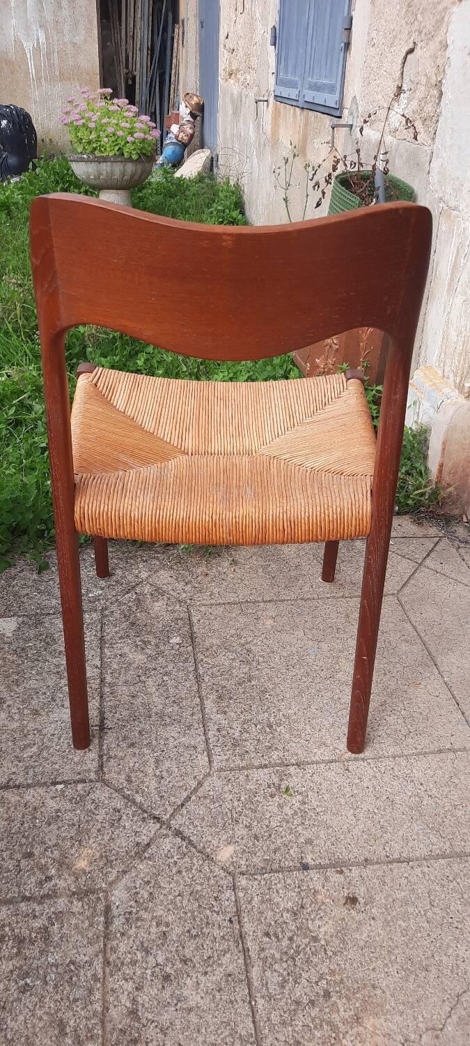 6 Scandinavian chairs