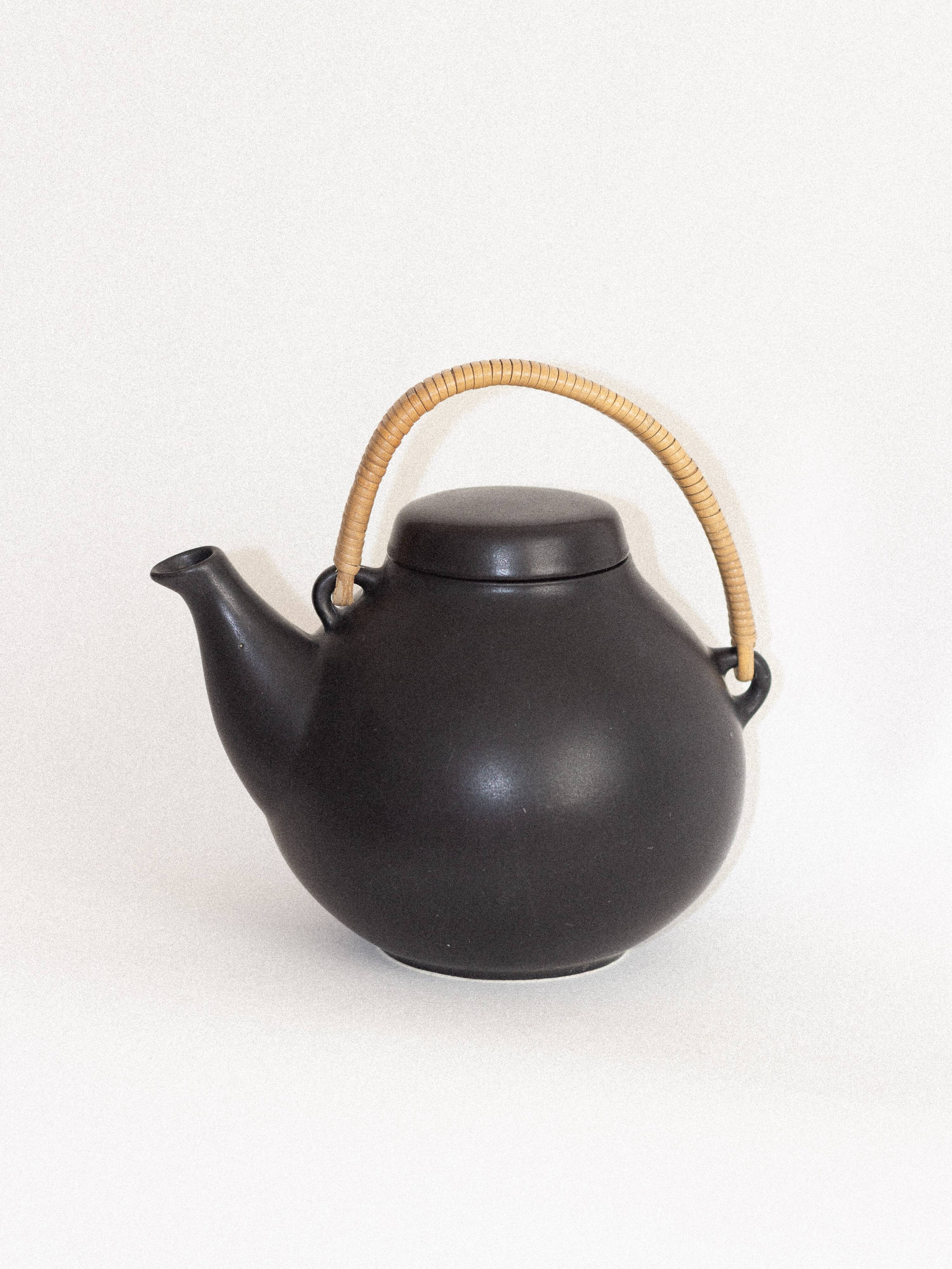 “GA3” teapot, Ulla Procopé x Arabia Finland, 50s-70s