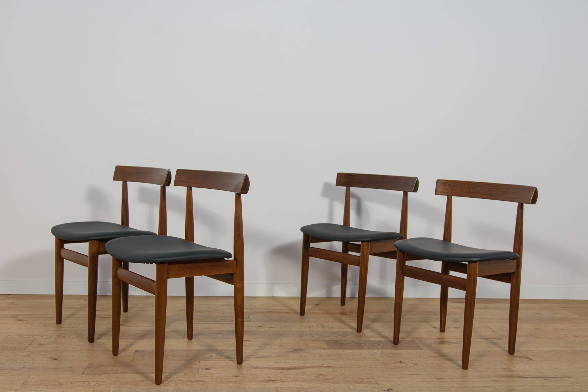 Mid-Century Teak Dining Table & Chairs by Hans Olsen for Frem Røjle.