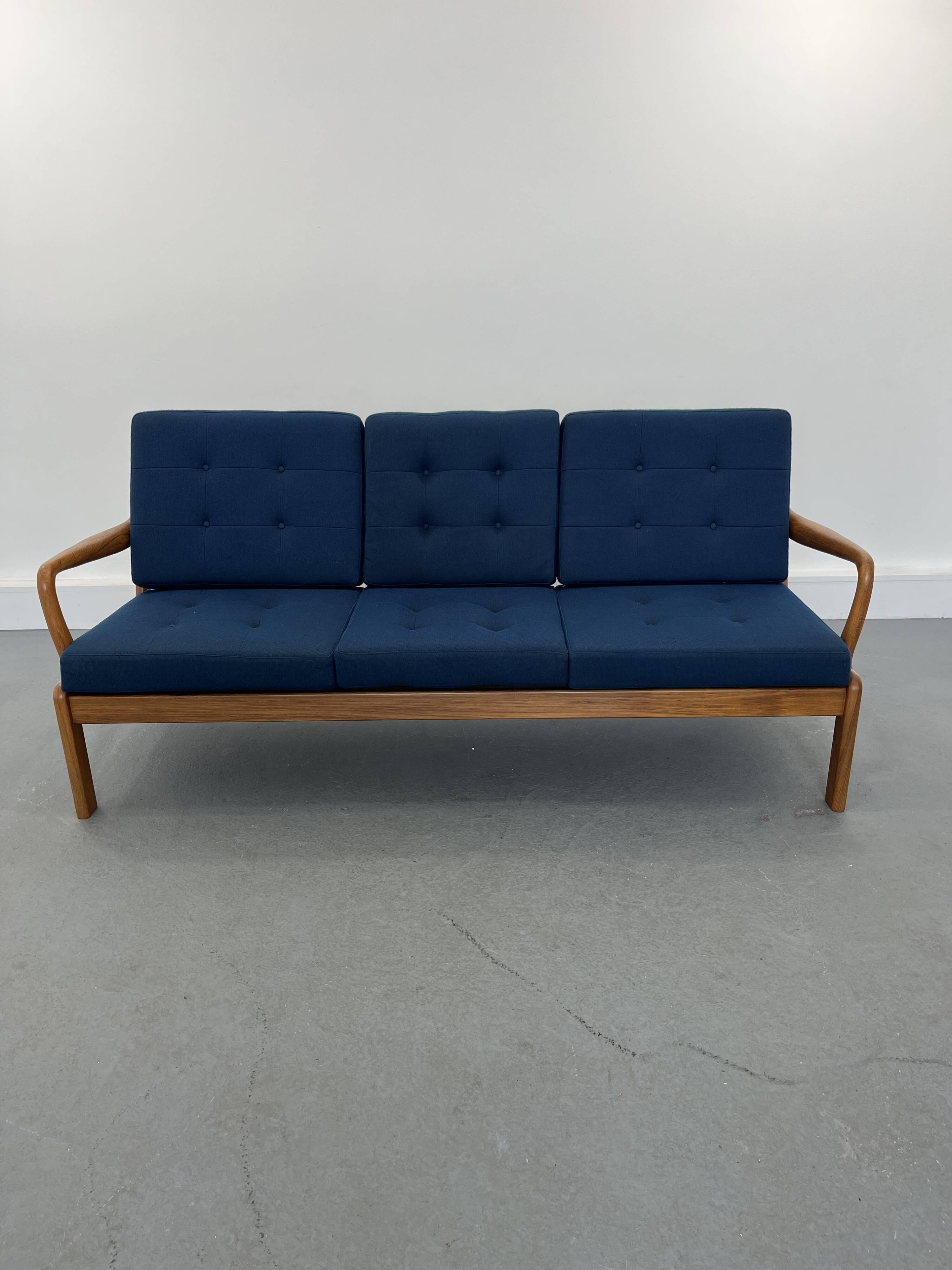 Teak sofa from Olsen & Laursen 1960s
