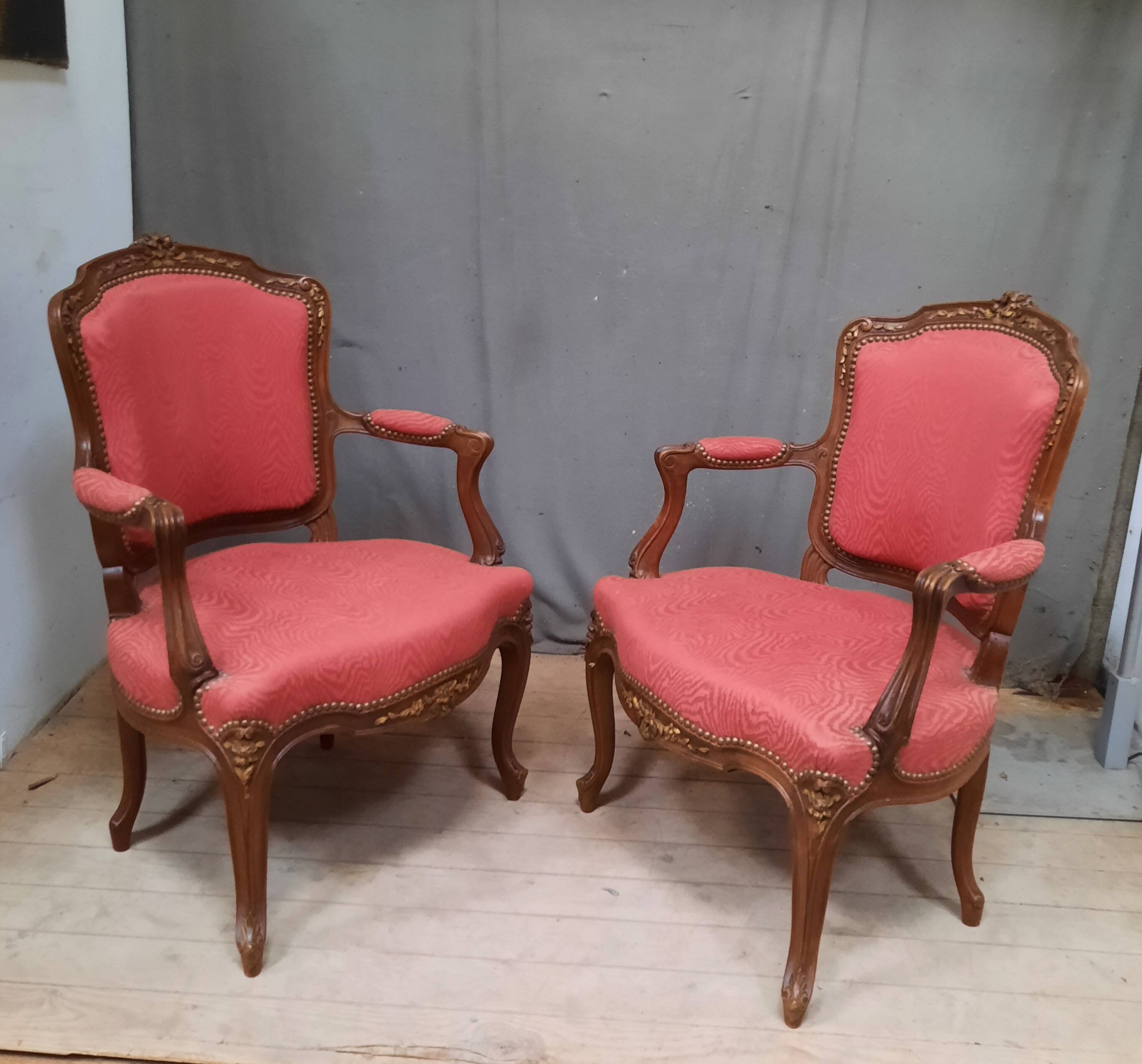 Paire de fauteuils style Louis XV