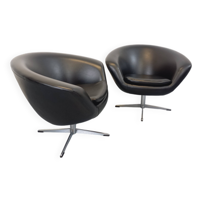 Paire de fauteuils pivotants scandinaves vintage en skaï et chrome