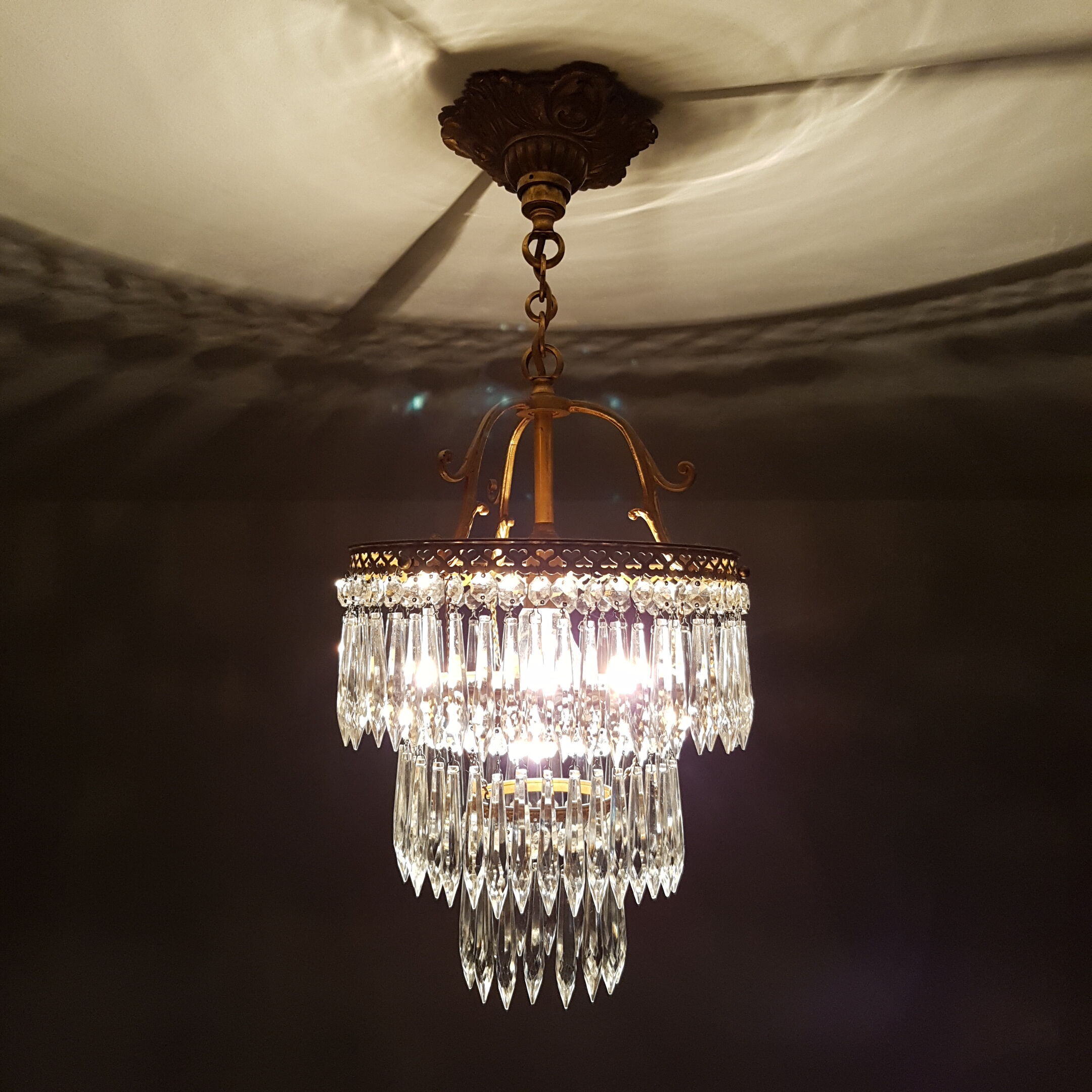 Chandelier 3 rows of crystal pendants