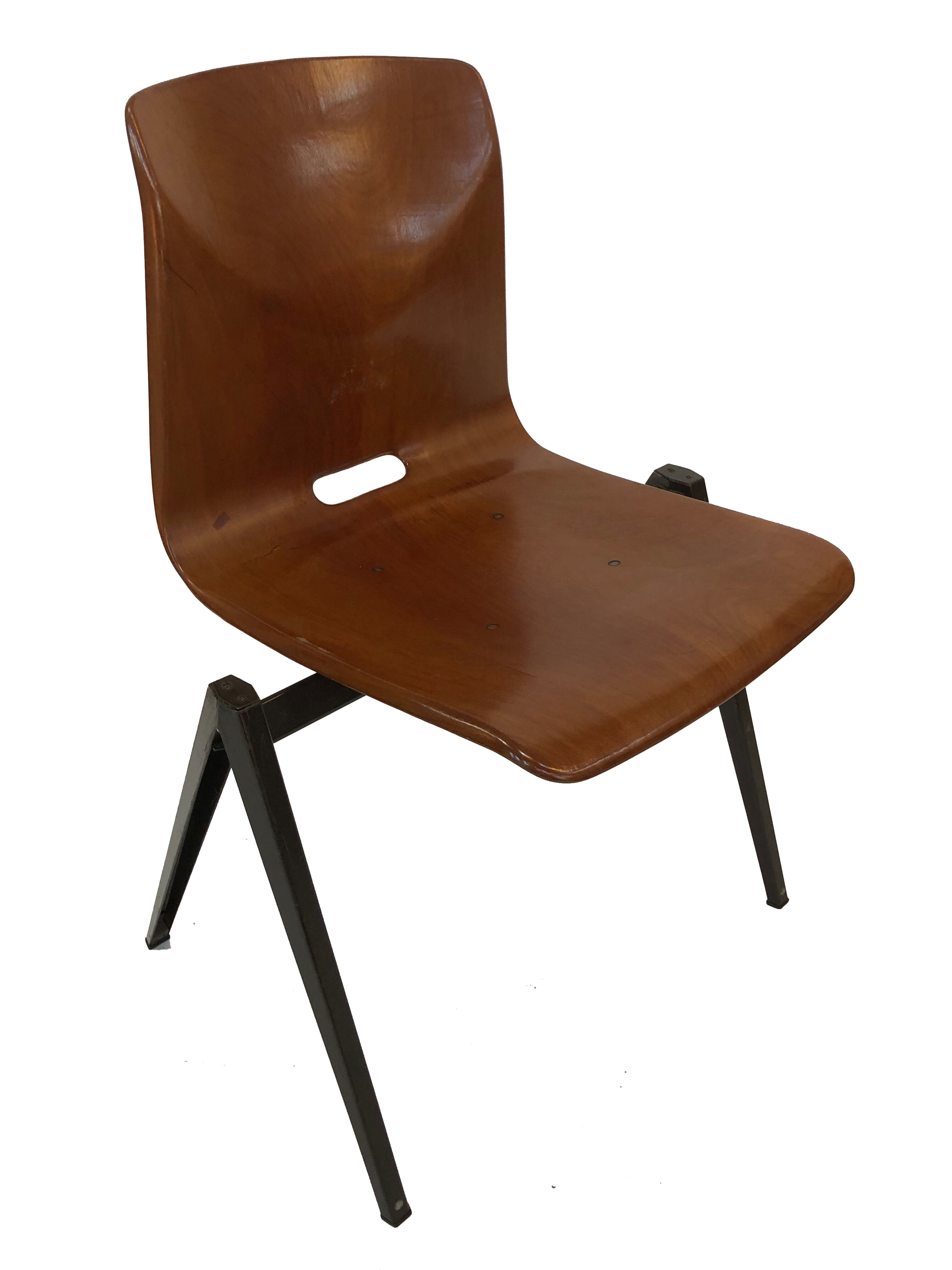 Stackable school Chair S22 de Pagholz Galvanitas