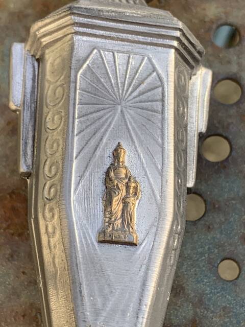 Pair of metal candlesticks, chiseled with a statuette in front, rose pattern in relief, art deco
