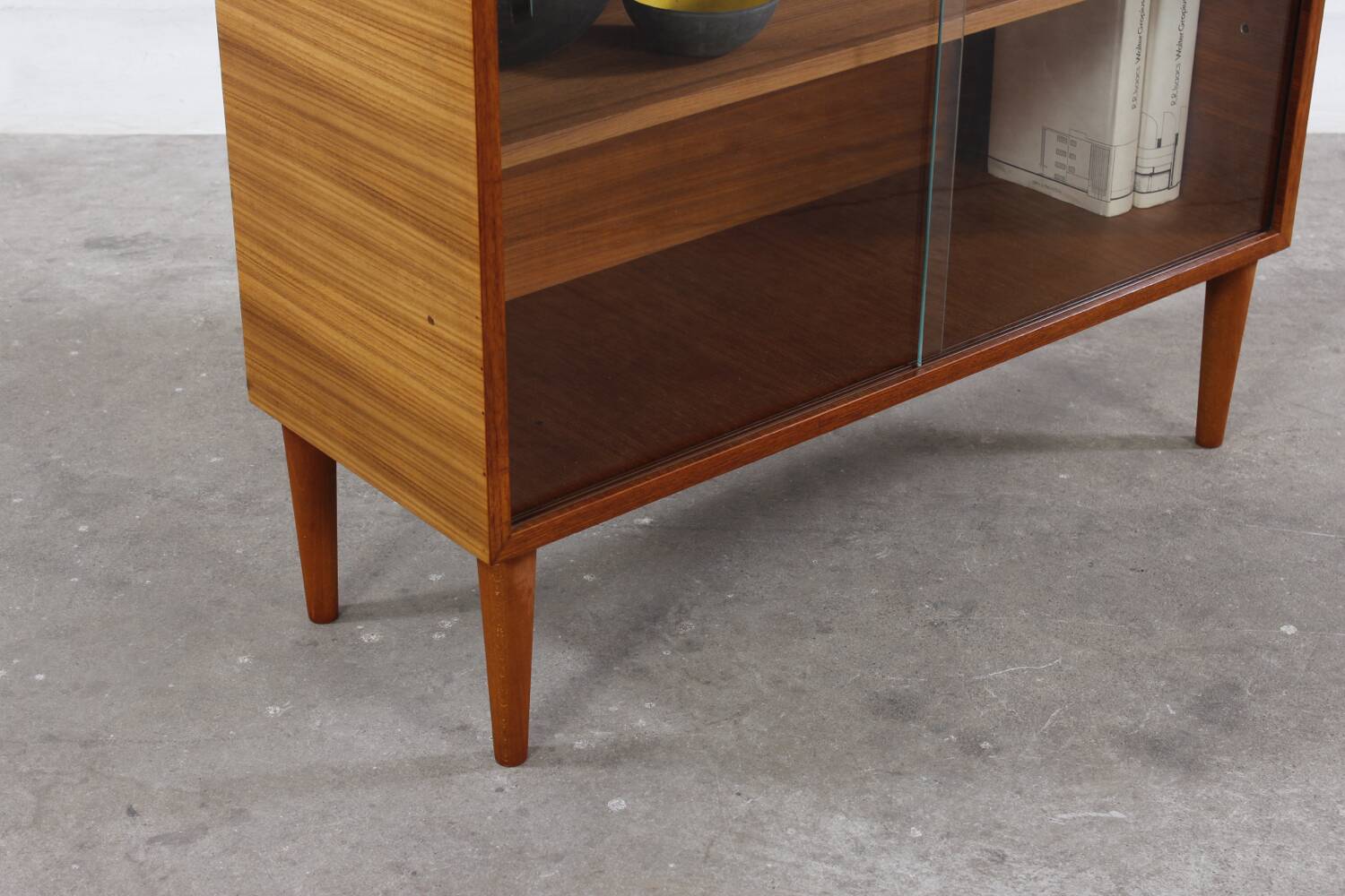 Vitrine vintage en teck, design du milieu du siècle, années 60-70