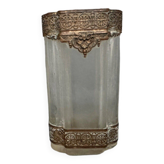 Vase soliflore 1900 ornementé d'une galerie en laiton style Louis XVI