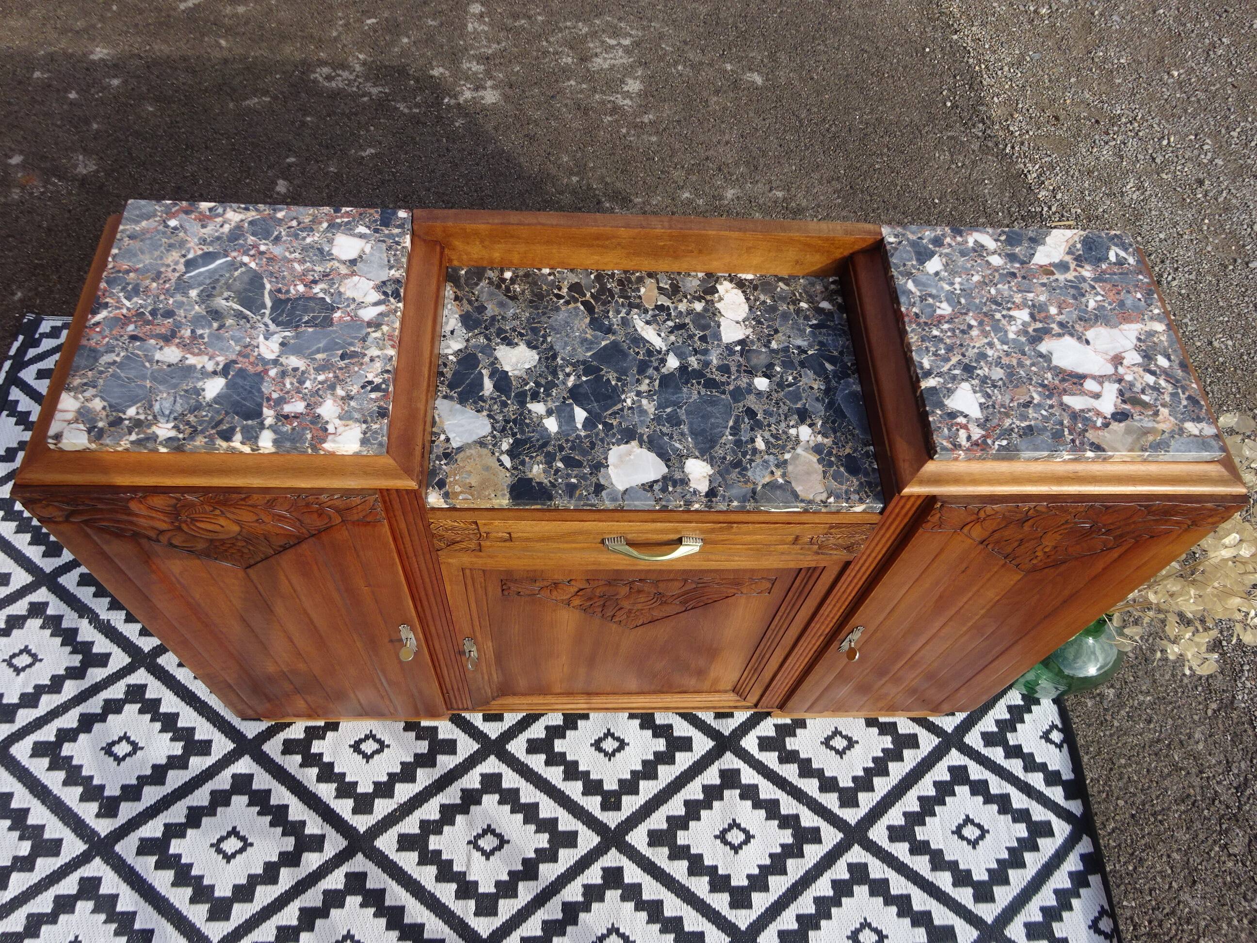 Buffet Art Déco en noyer avec marbres et guérites