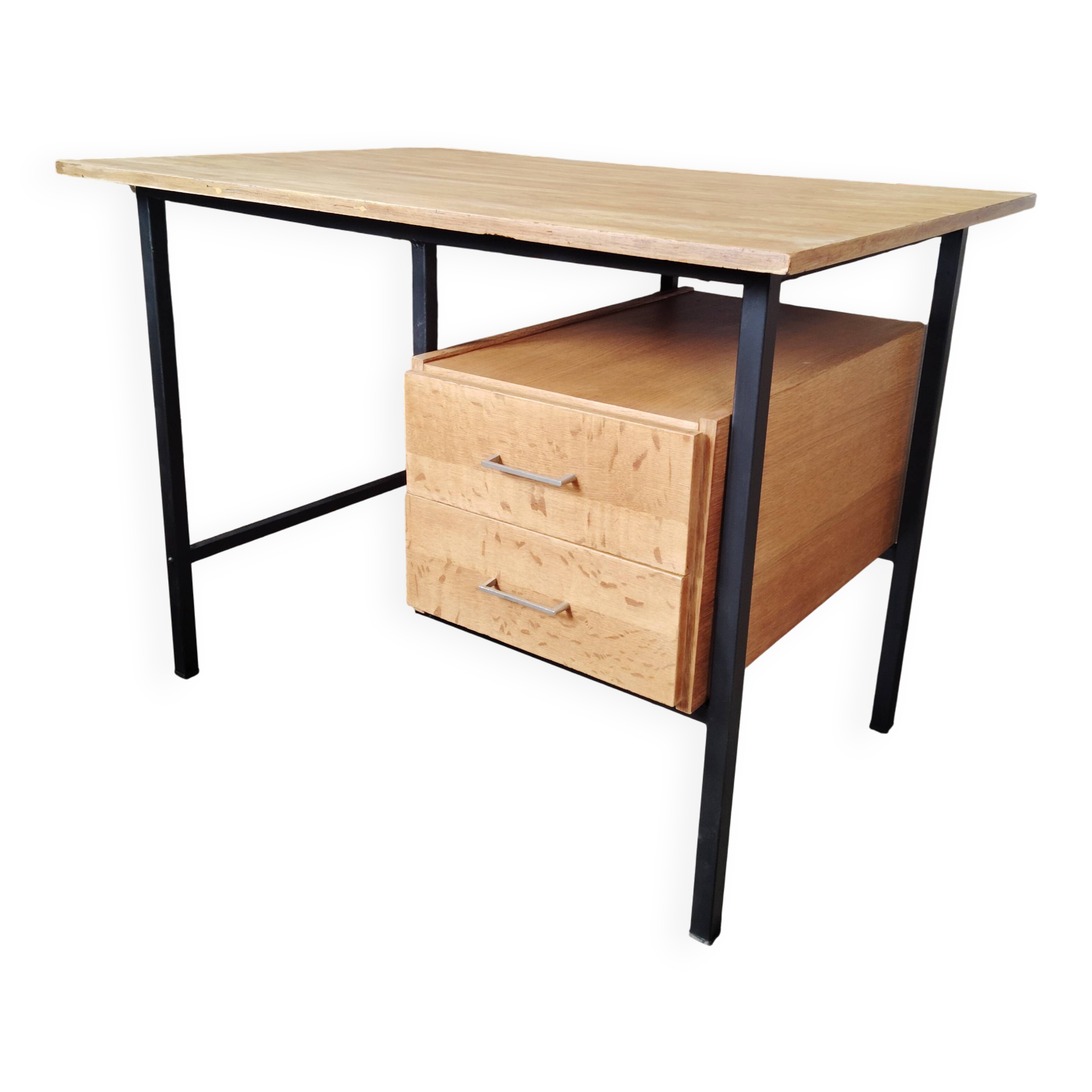 Bureau moderniste ou industriel