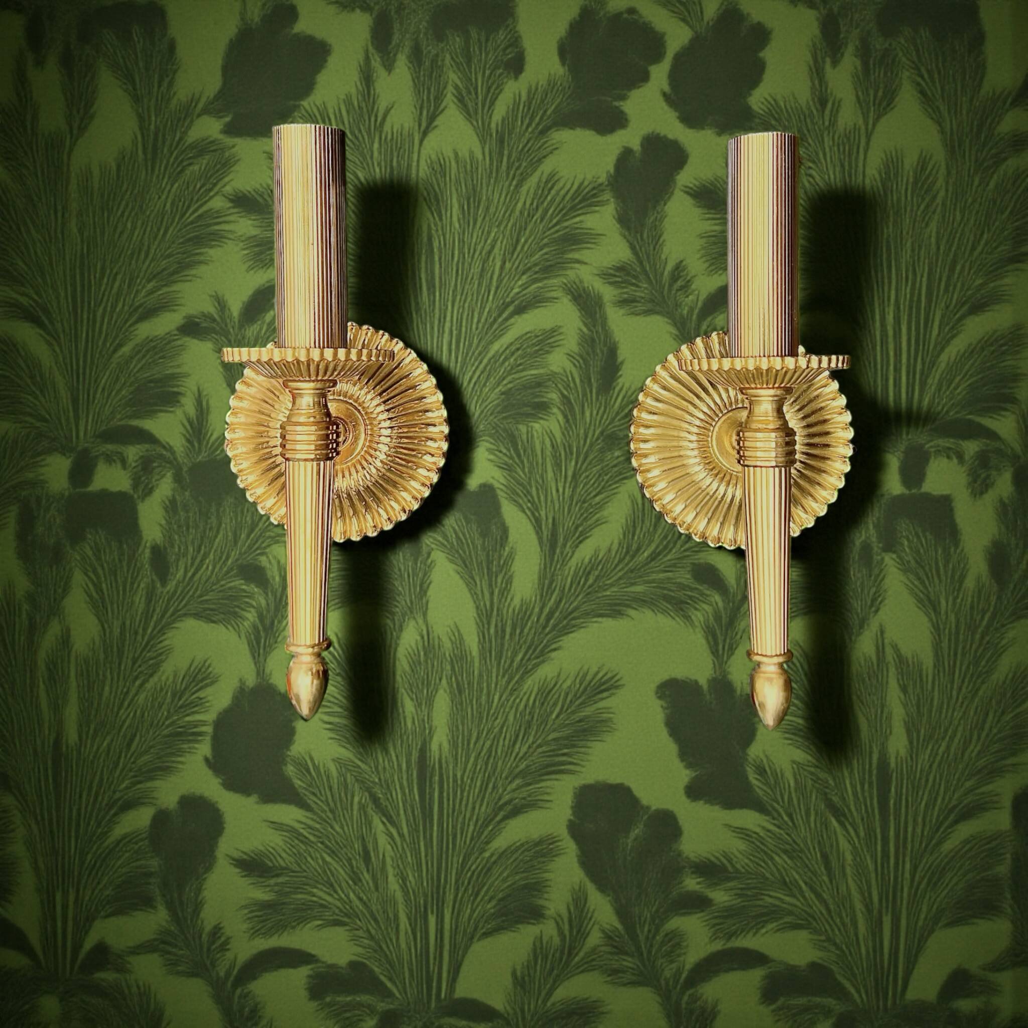 Paire d’appliques murales anciennes en laiton doré – style classique