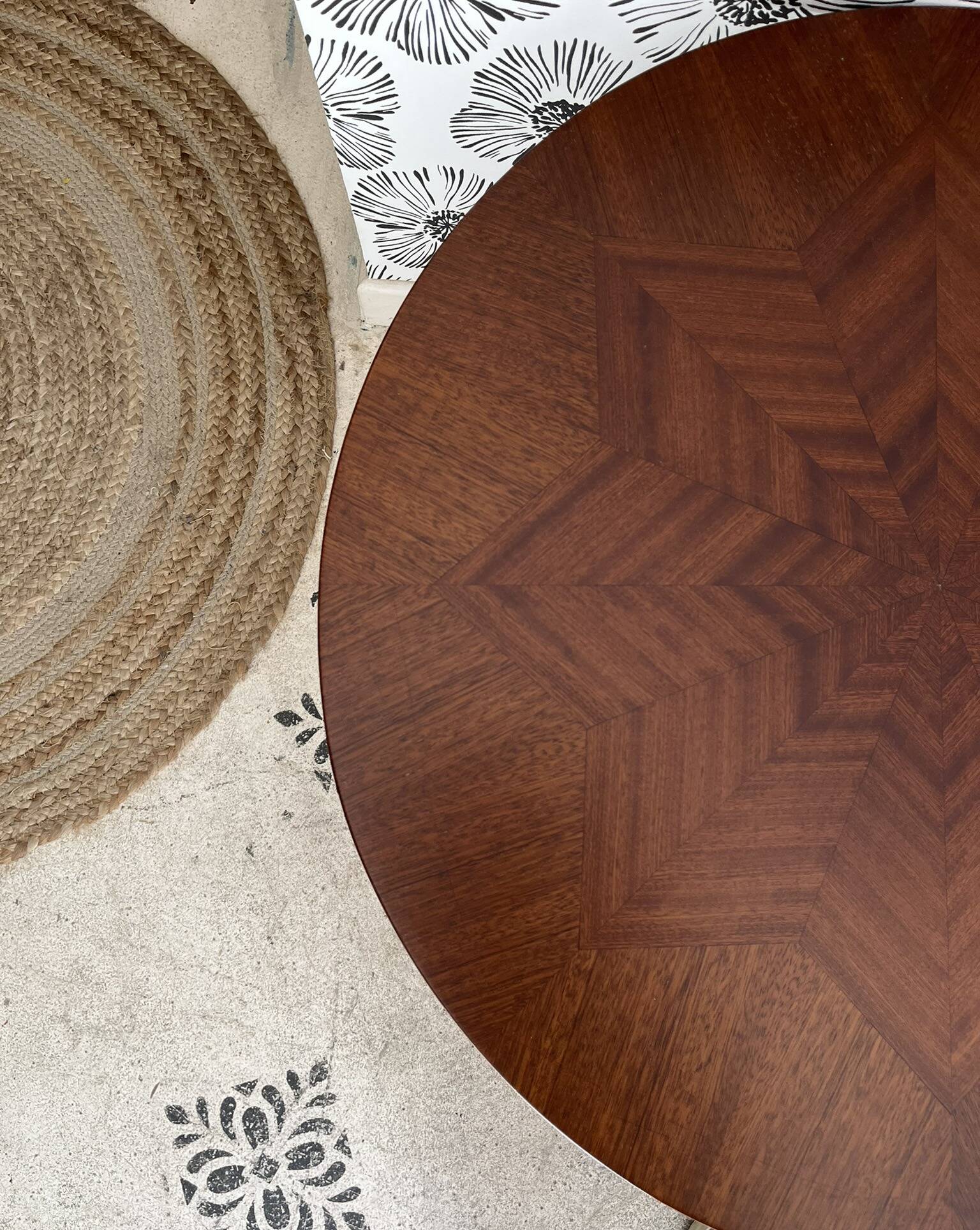 Neyla coffee table in wood and marquetry