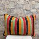 Housse de coussin vintage kilim berbère:Coussin en laine marocaine 60x40cm