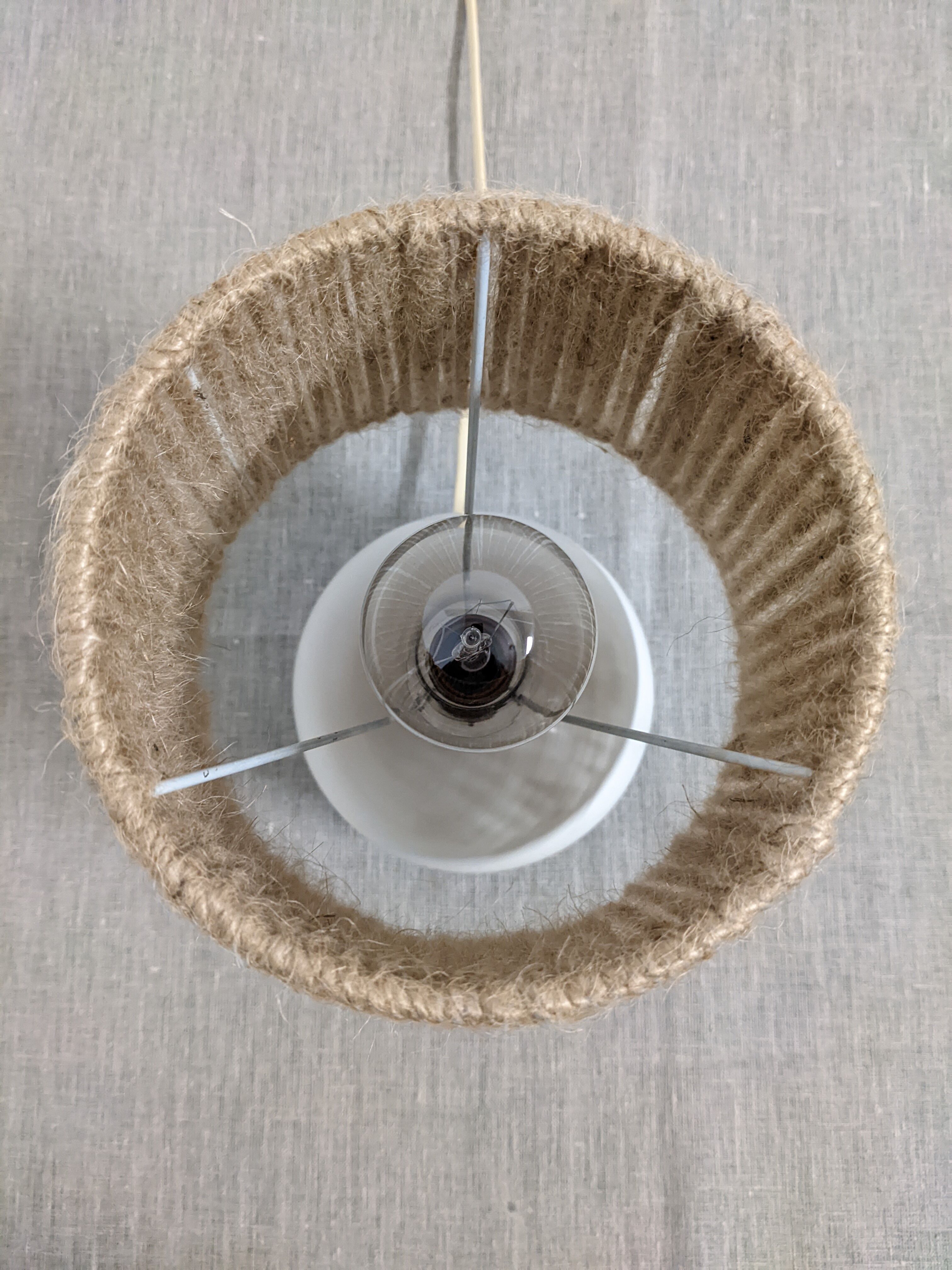 Lampe boule vintage métal et corde de jute