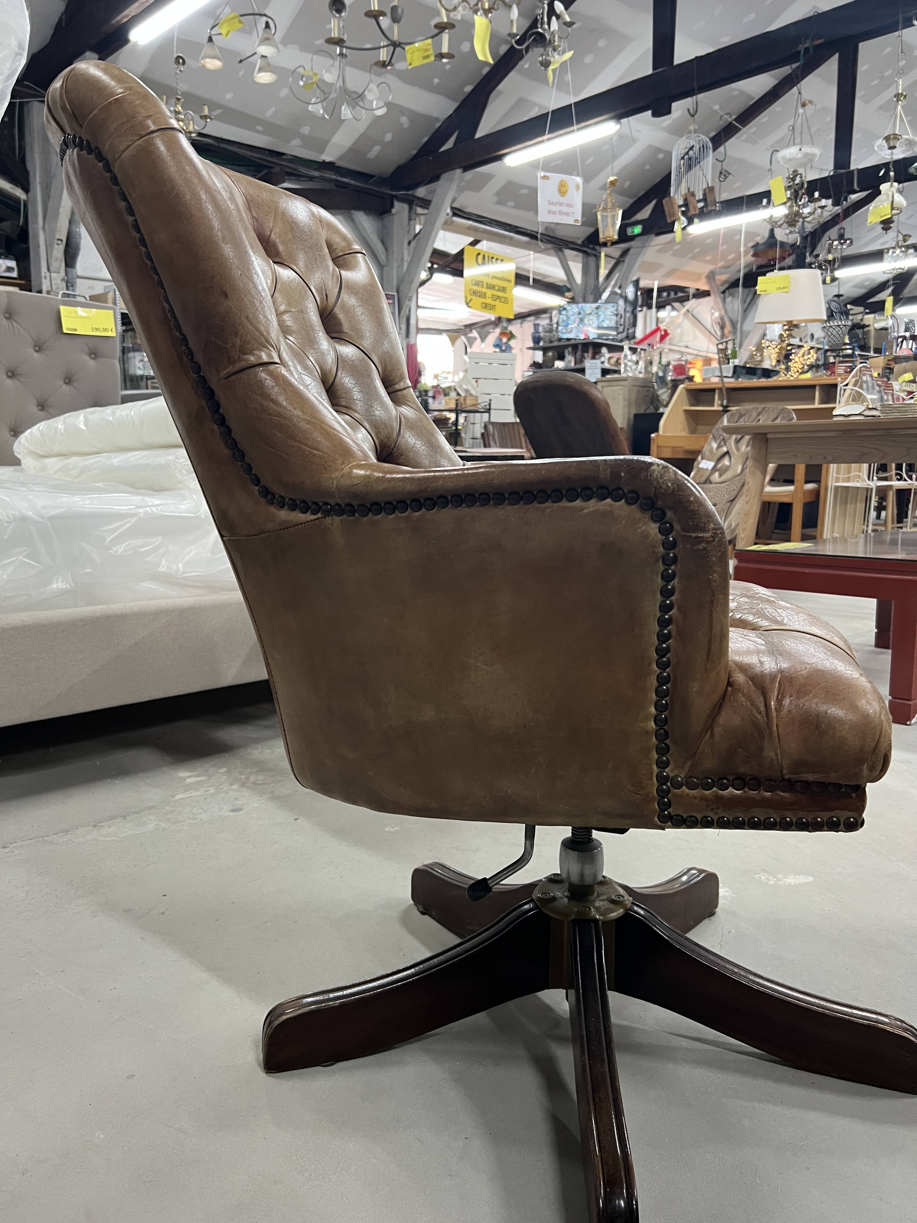 Office chair Chesterfield Gainsborough Chair swivel, in antique gold leather and mahogany