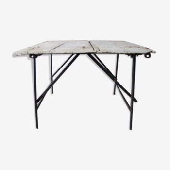 Gross folding table