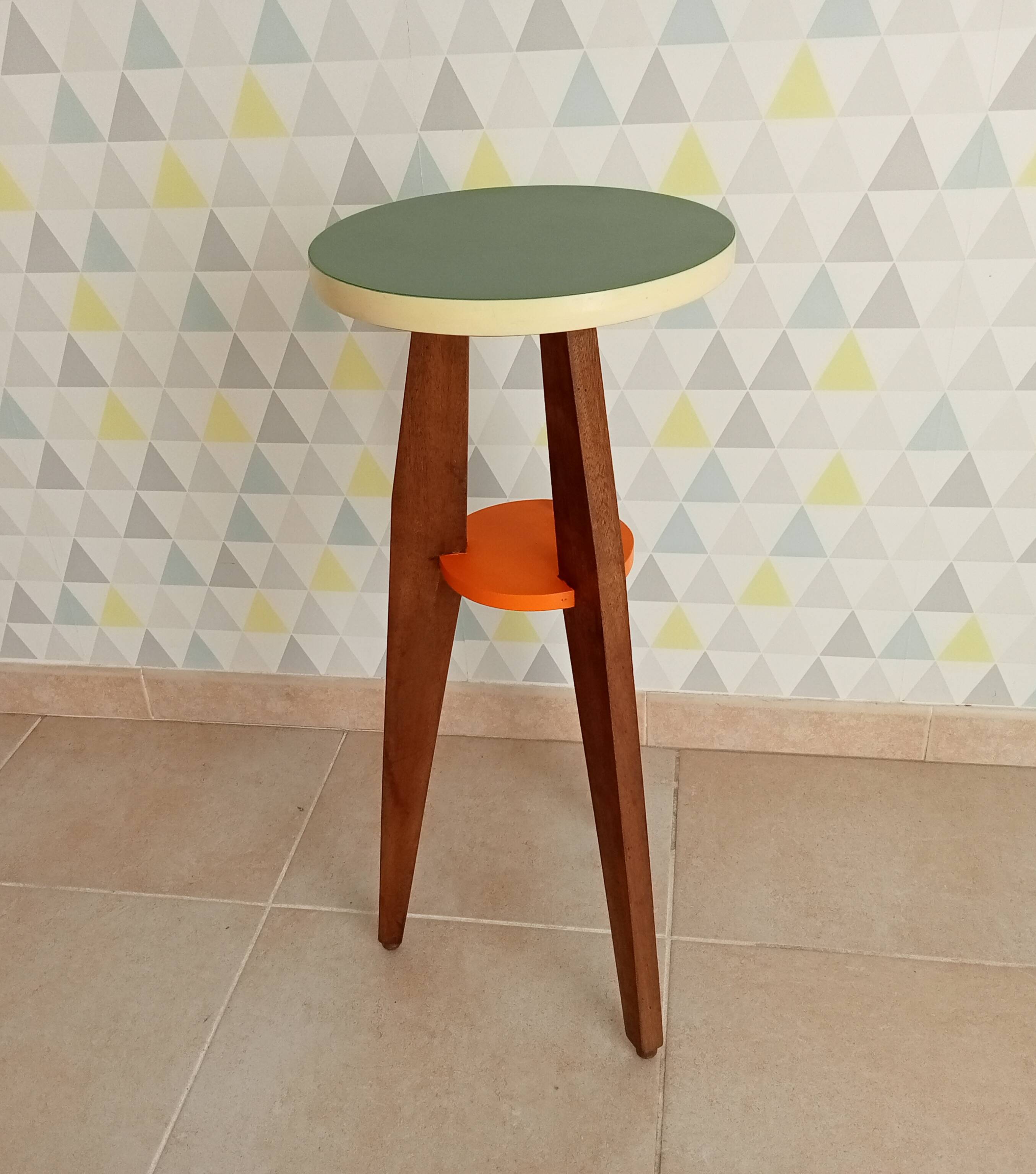 Vintage 70s side table in wood and formica