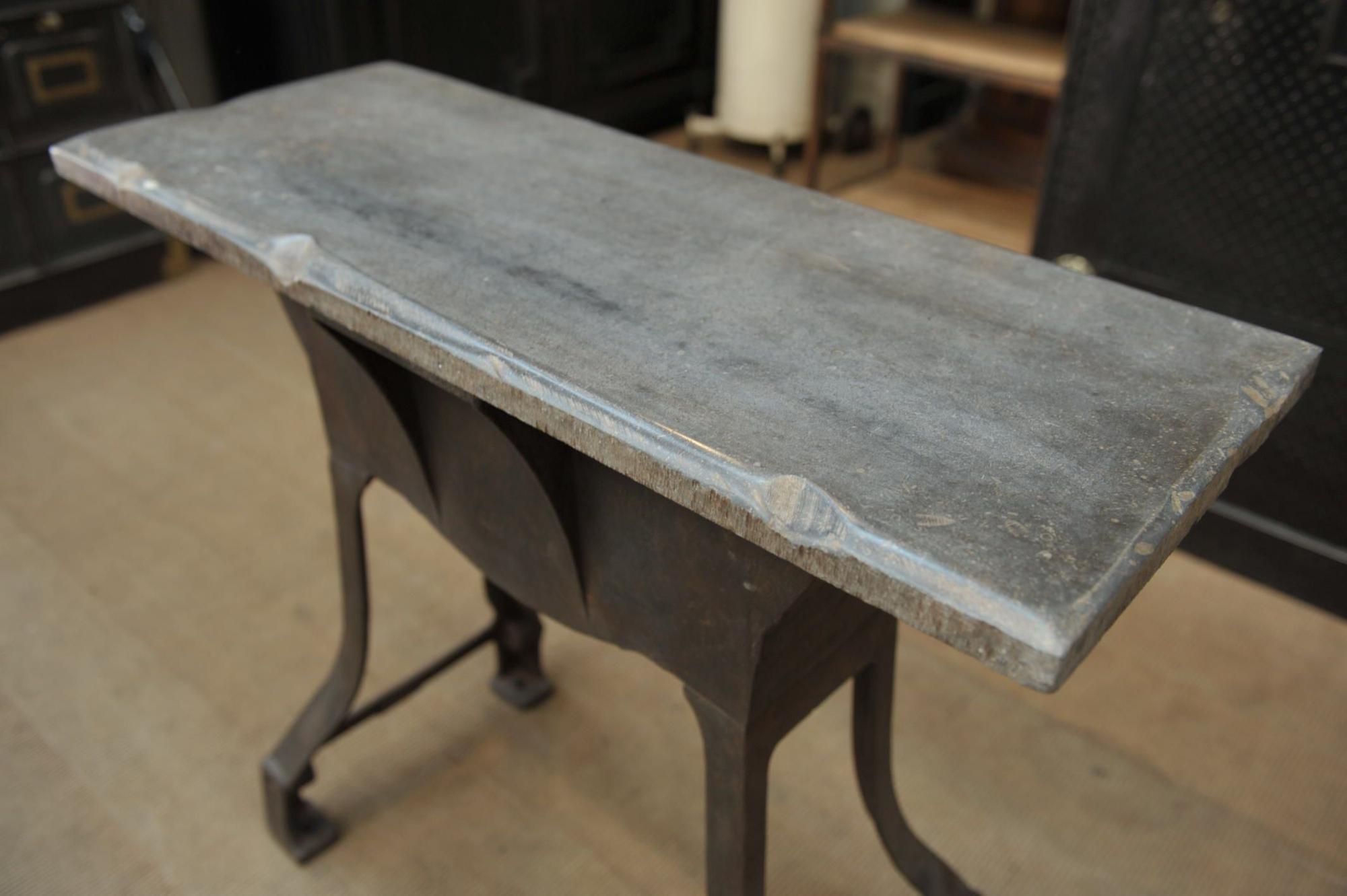 Industrial Console Fonte 1930 blue stone tray
