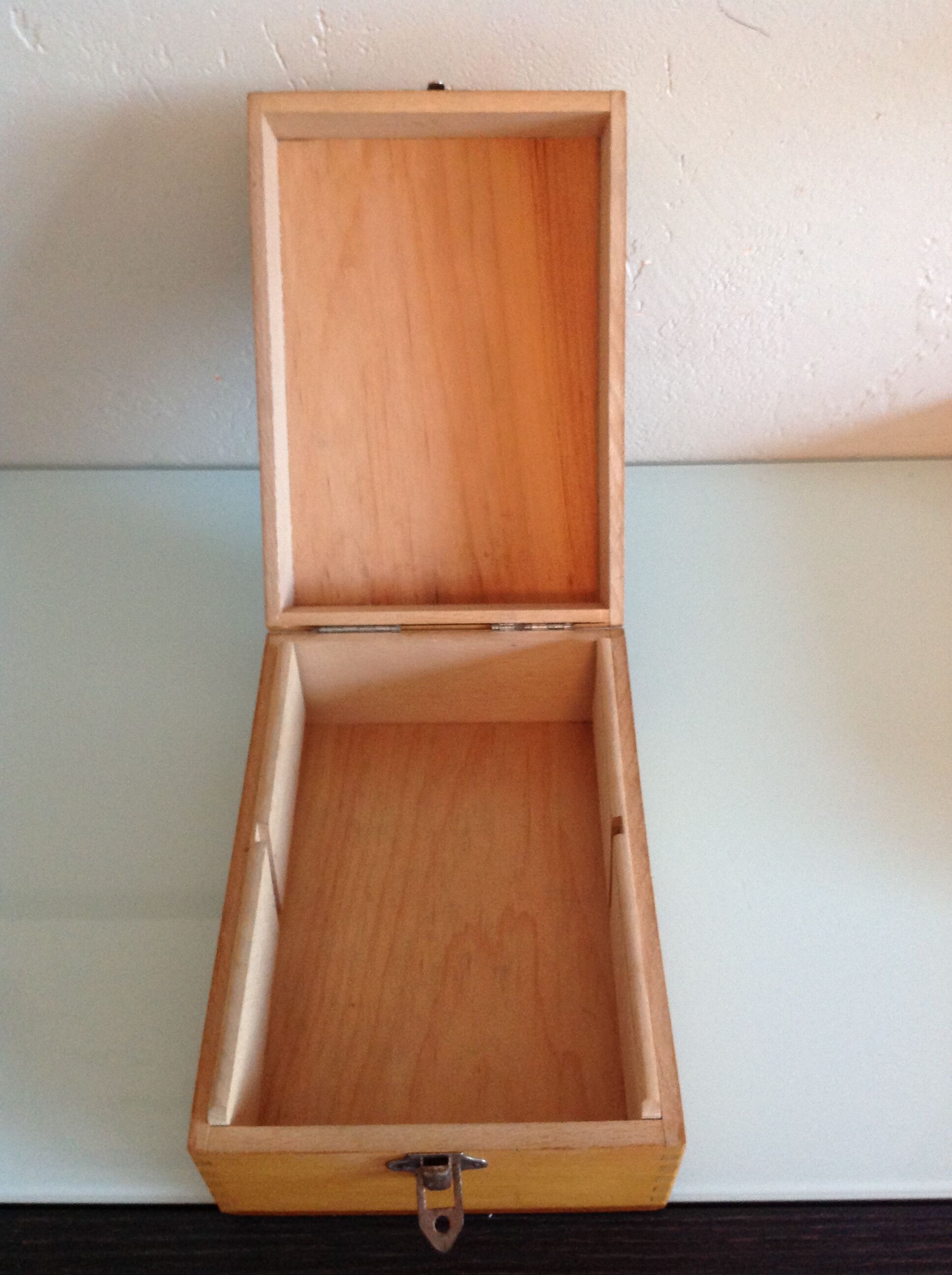 Varnished/vintage wood plug box 60s-70s