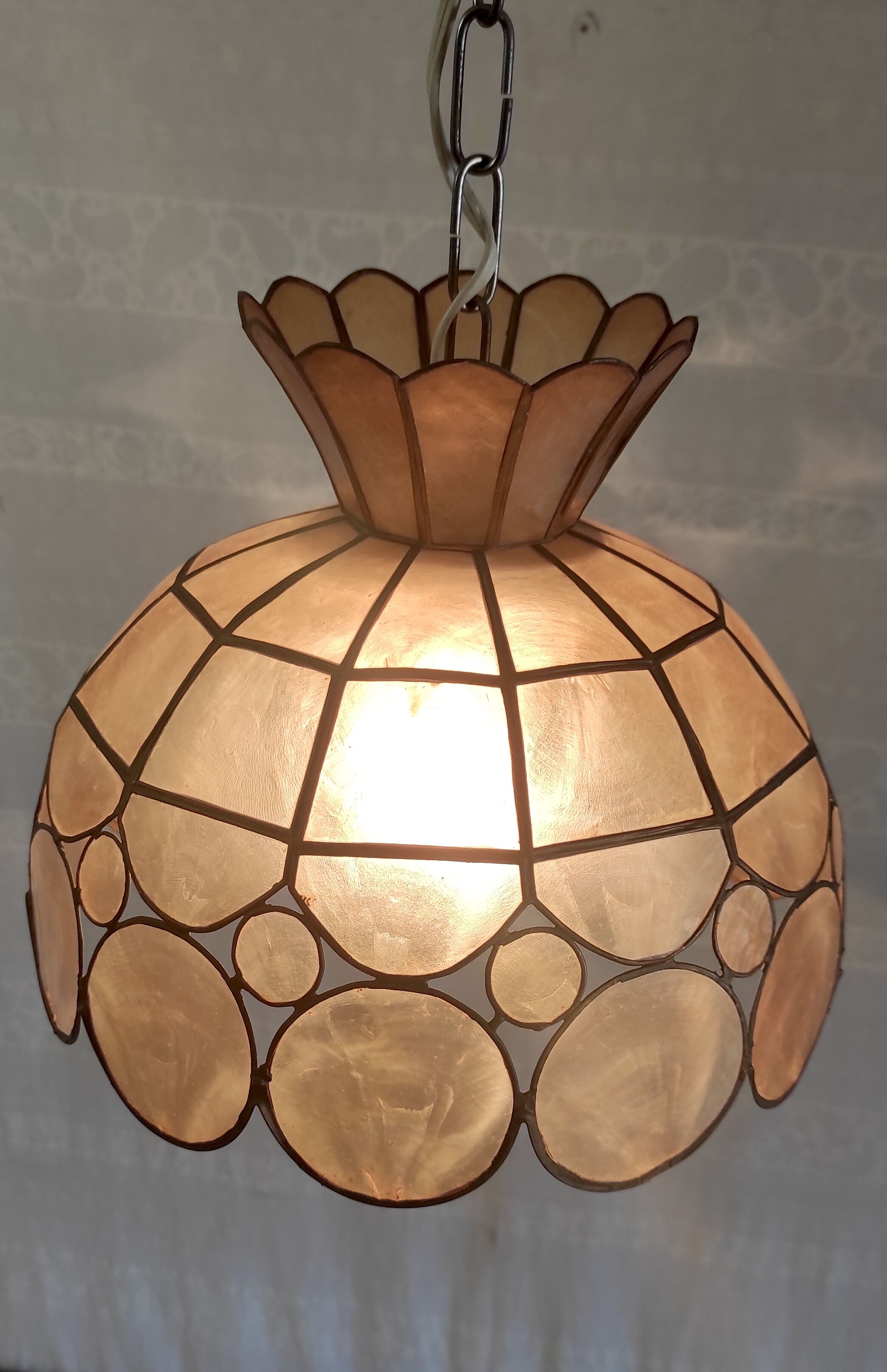 Pendant lamp in amber mother-of-pearl and brass – 60s/70s