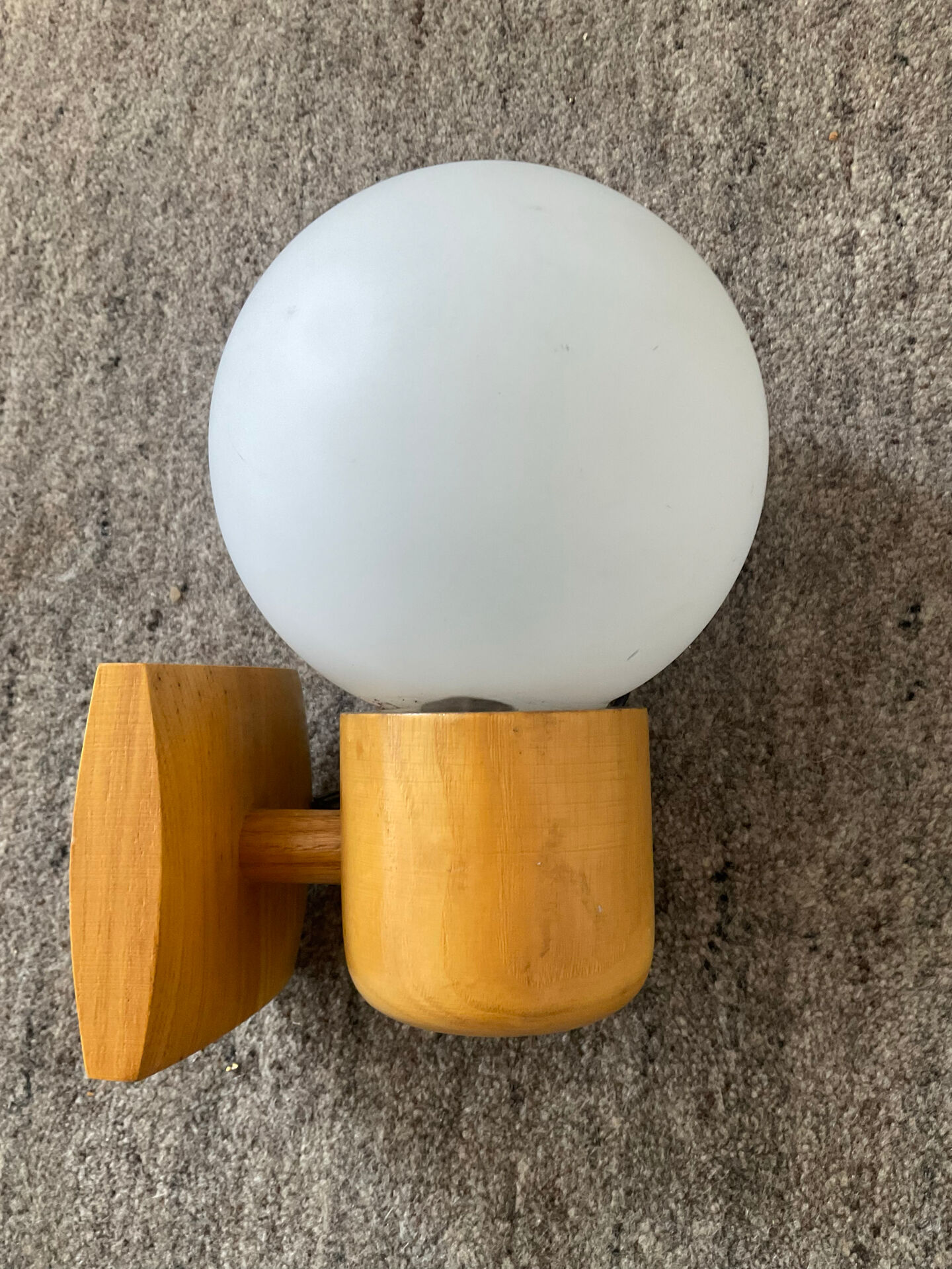 Vintage wall light in solid beech and opaline from the 70s-80s.