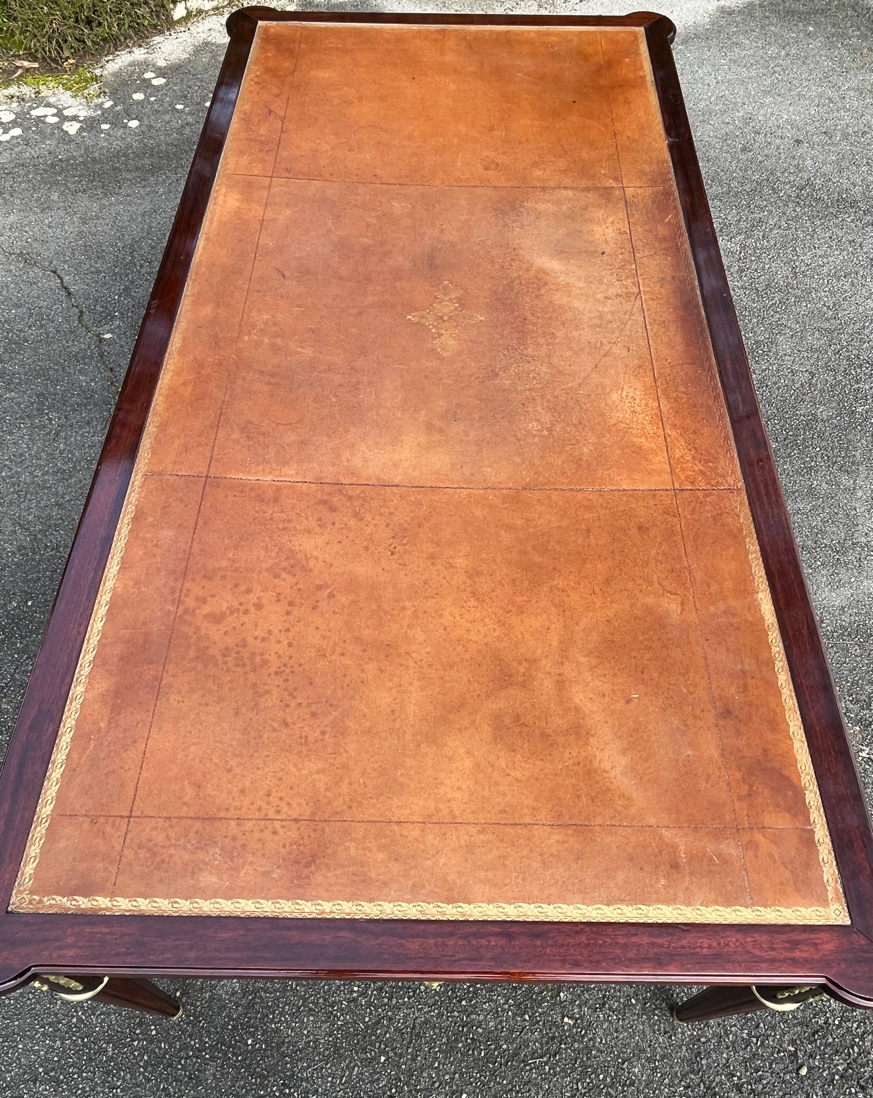 Large ministerial desk in Louis XVI style