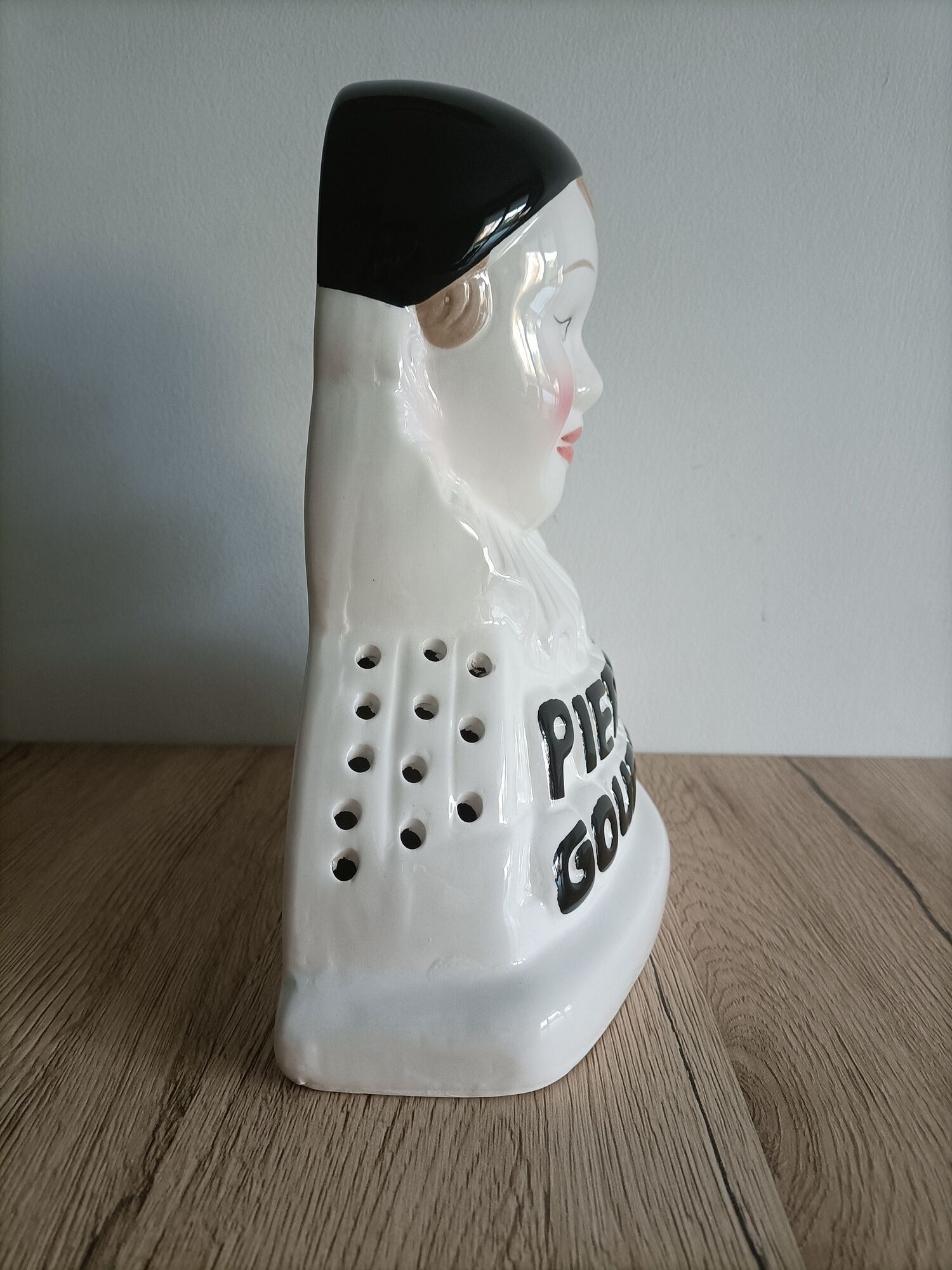 Pierrot gourmand advertising lollipop display in porcelain