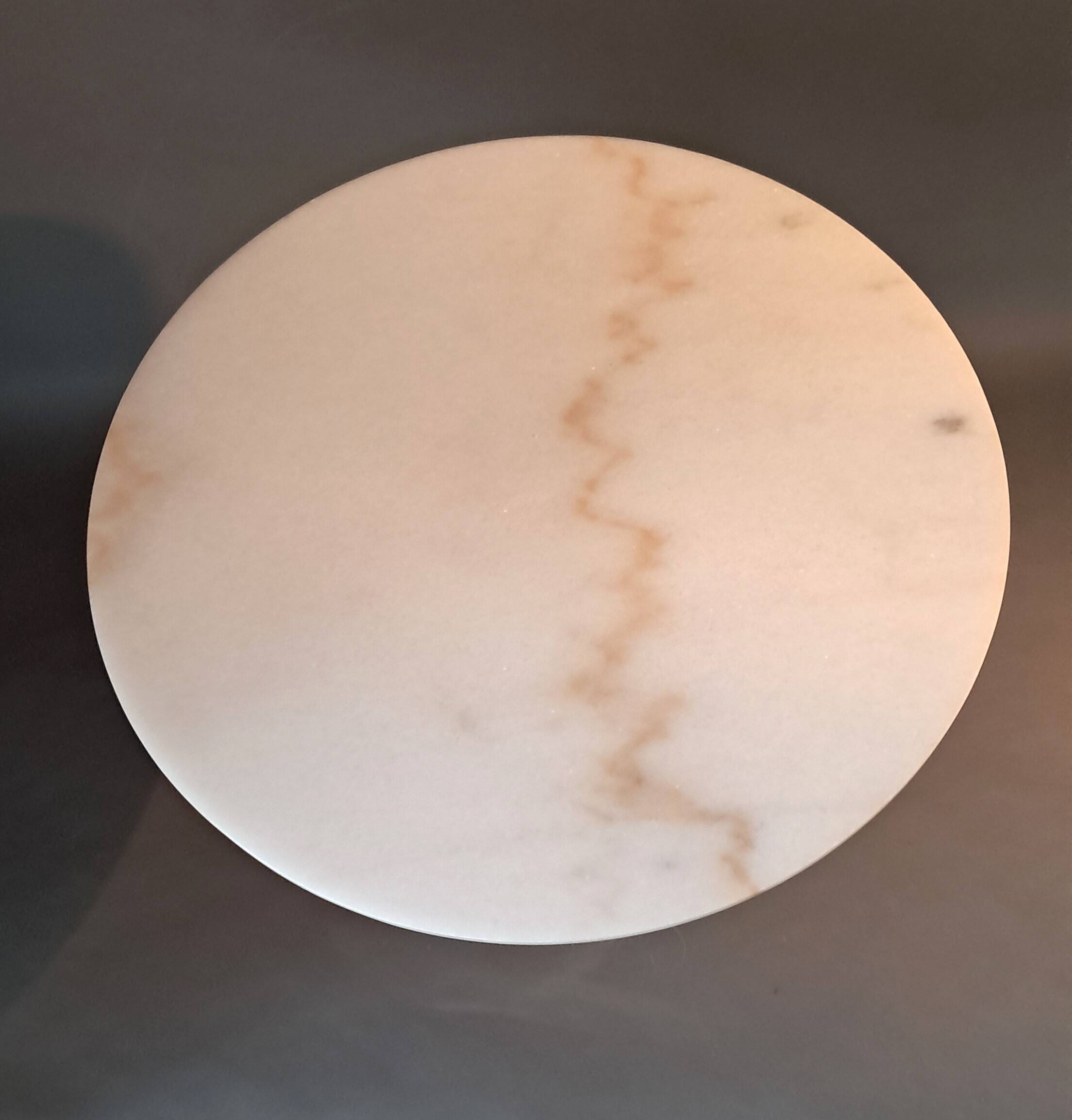 Tulip pedestal table in veined white marble and cast aluminum base, 1970/1980