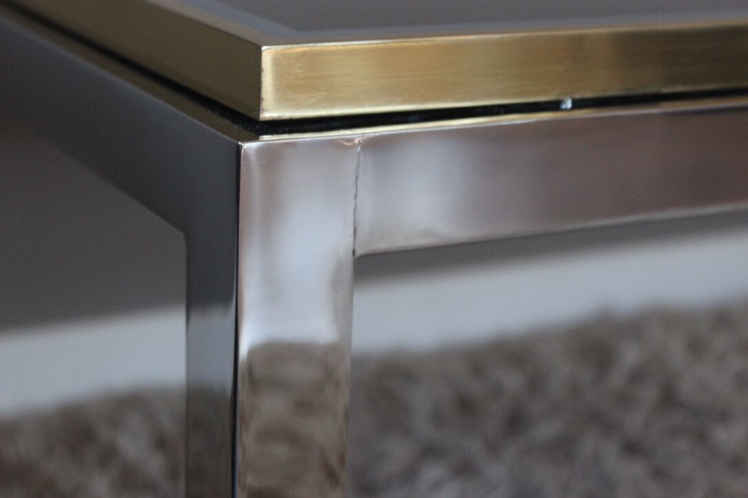 Table basse vintage en verre, laiton et chrome années 70