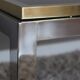Table basse vintage en verre, laiton et chrome années 70