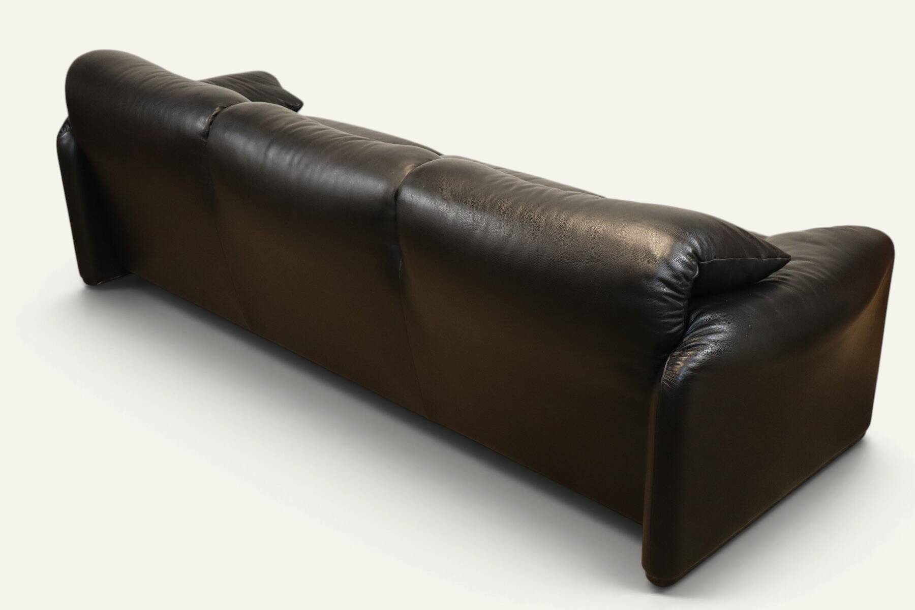 Maralunga 3-seater sofa in black leather by Vico Magistretti for Cassina